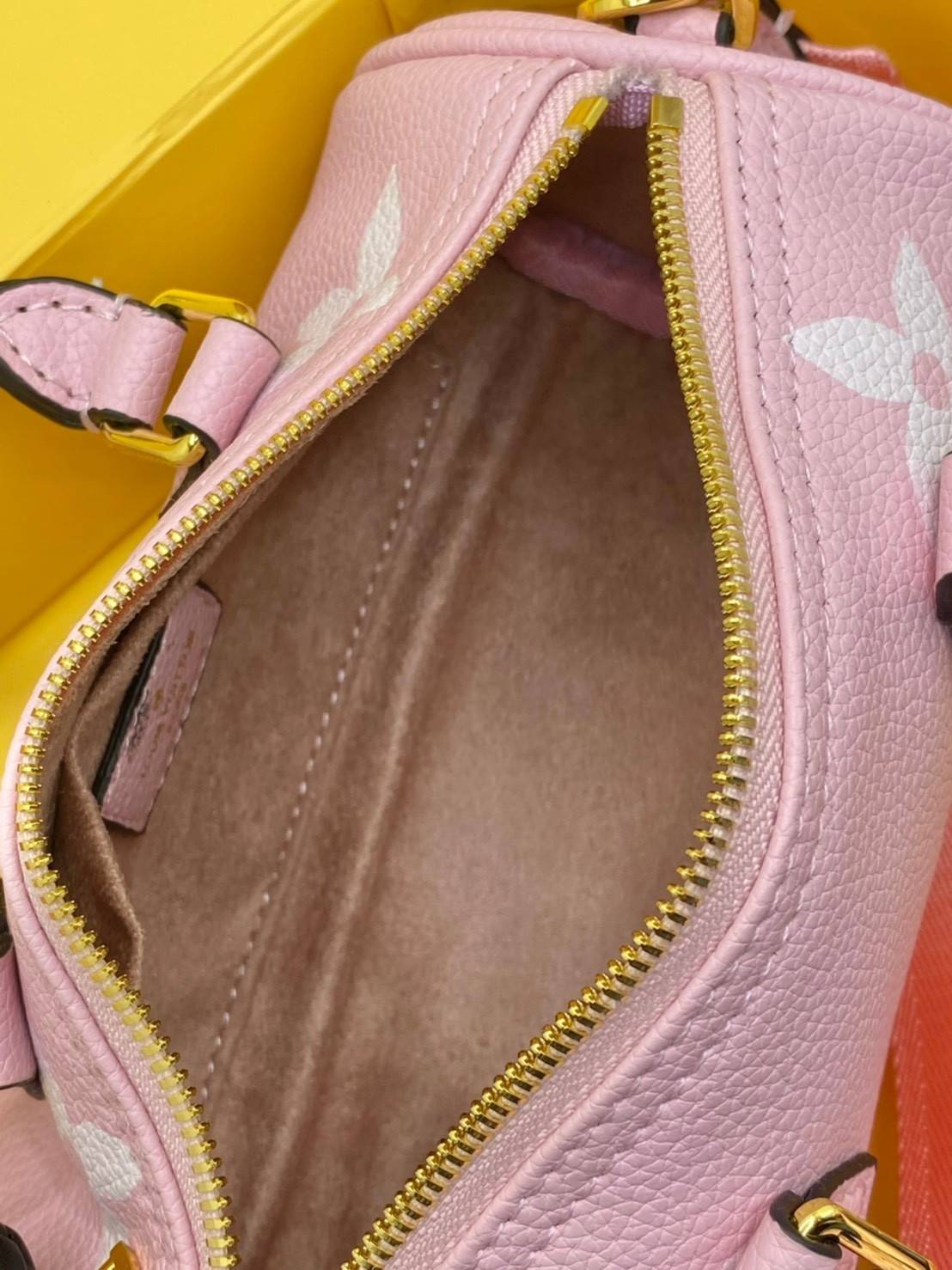 พรีเมี่ยมกิ๊ฟแท้ 100% 】พร้อมส่งที่นี่ที่เดียว VIP gift LOUIS VUITTON PAPILLON BB HANDTASCHE AUS MONOGRAM หนังแท้ สีพาสเทลสวยน่ารัก สาวหวานห้ามพลาดน้าาา งานสวยมากค่ะ