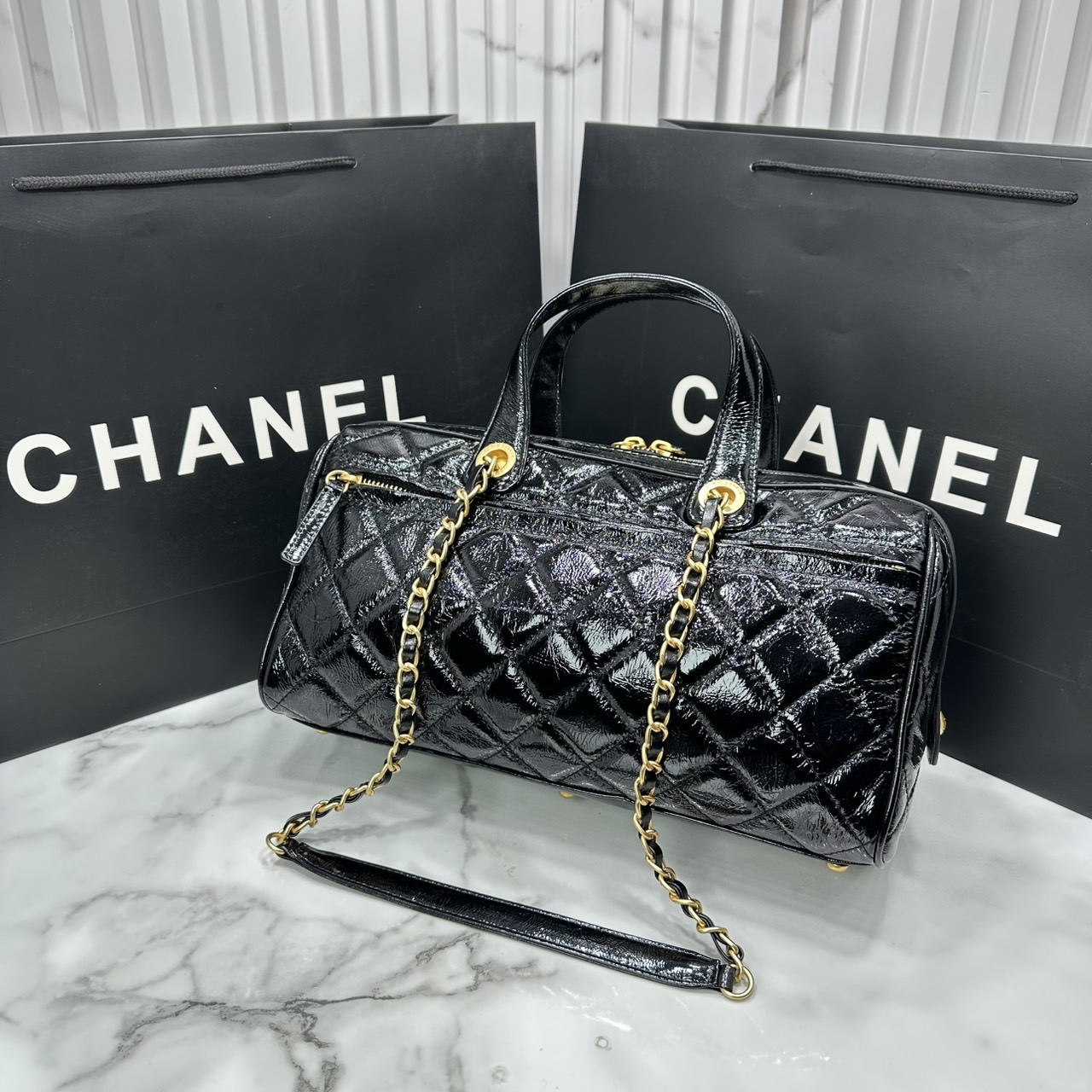 ORI หนังแท้ | Chanel Large Bowling Bag Crumpled Leather / Chanel Keepall Bag กระเป๋าถือ กระเป๋าสะพายรุ่นใหม่ล่าสุด ดีไซน์หนังยับเงา รูปแบบเรียบหรูหราใช้งานง่าย สวยงามตามแบบฉบับแบรนด์