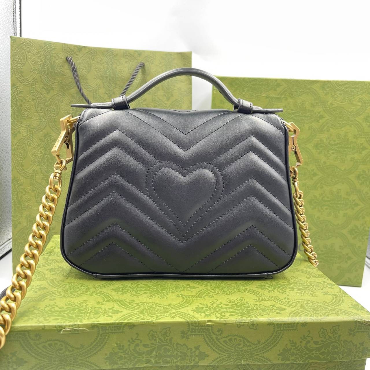 หนังแท้ GUCCI GG Marmont Mini Shoulder Bag / GG MARMONT MINI LEATHER พร้อมส่งที่ไทย งานหนังแท้ทั้งใบ สีดำคลาสสิก ใช้ได้ทุกโอกาส เป็นสีที่เข้าได้รับทุกชุด ทุกไลฟสไตส์ ภาพสินค้าถ่ายจากงานขายจริง ใช้งานต่างประเทศได้