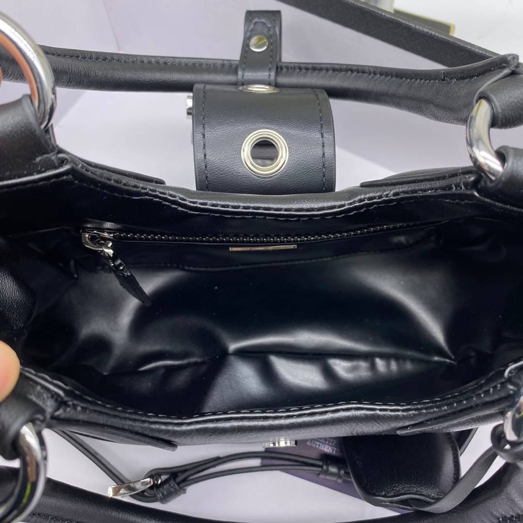 Prada Moon padded nappa-leather bag / PRADA LEATHER HANDBAG พร้อมส่งที่ไทย กระเป๋าสะพาย คอลที่ใครๆ เห็นก็ต้องรัก ขนาดกำลังน่ารัก ดีไซน์สวยดูแพง ด้วยวัสดุที่มีคุณภาพหนัง nappa สัมผัสดีงาม **สินค้าเกรดท็อปออริจินอล 1:1 สลับแท้