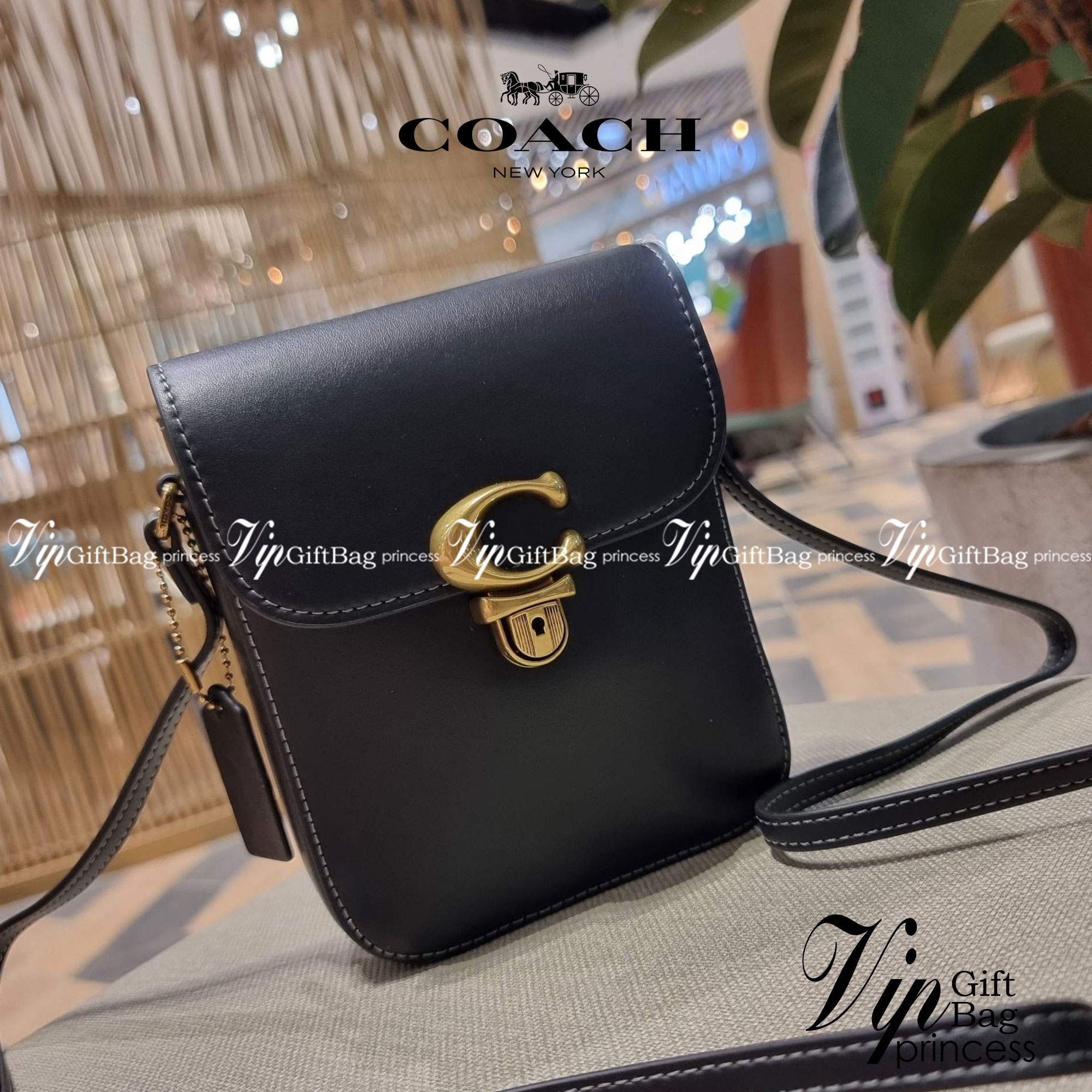 COACH CA057 TALL STUDIO CROSSBODY กระเป๋าสะพายข้างไซส์มินิ ดีไซน์ลูกคุณหนู น่ารักที่สุด!! น่าใช้ไม่อยากวาง!! ดีไซน์รูปทรงกำลังสวย ใช้งานสะดวกด้วยตัวกดเลื่อนล็อค วัสดุหนังแท้ สวยคม มาพร้อมสายสะพายข้างในตัว ใส่ของสำคัญแบบพกพาสะดวก ดีต่อใจจริงๆใบนี้ แนะนำไม่