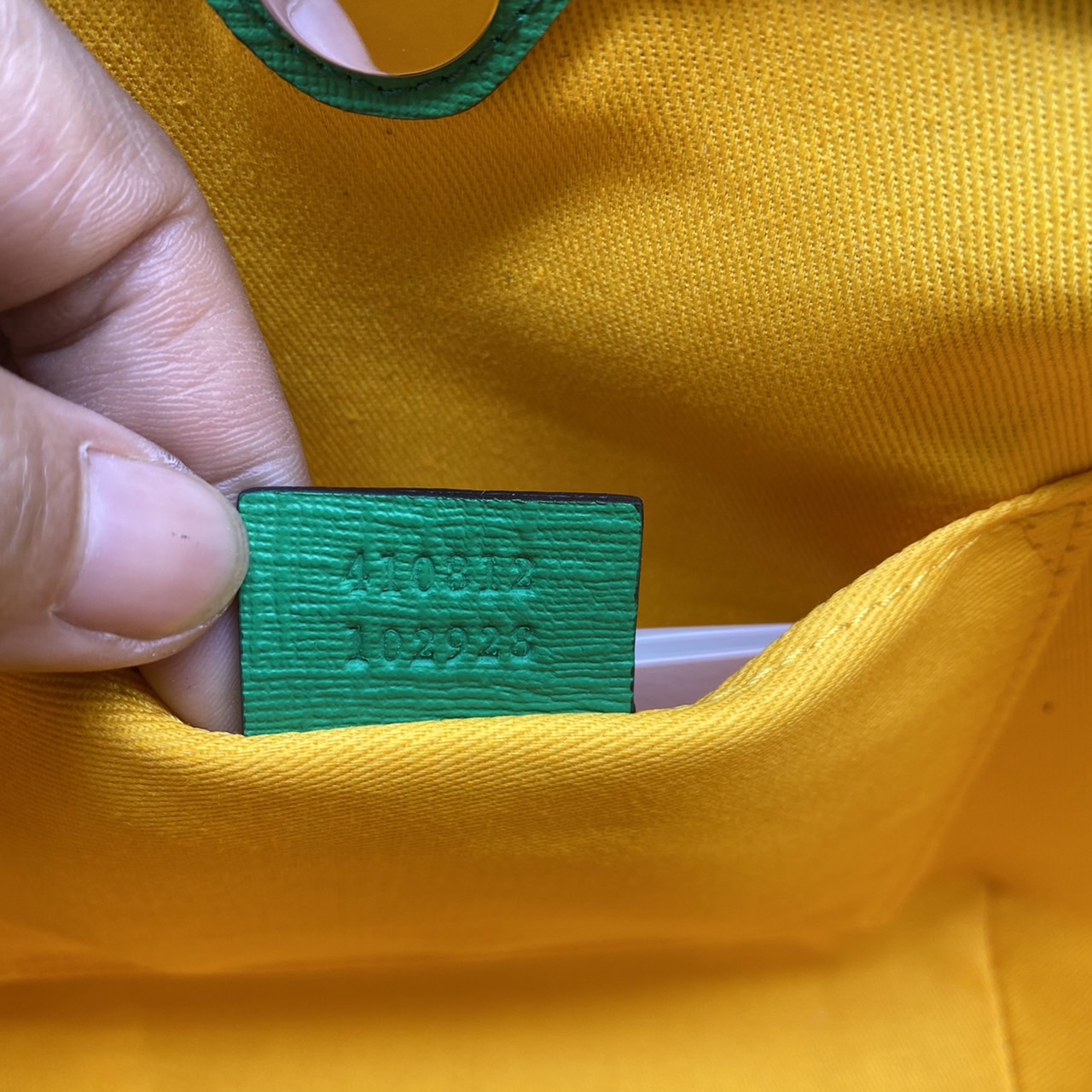 (รวมแบบ) หนังแท้ GUCCI Animal-Friendly Gucci Kid GG Supreme Tote Bag ลายใหม่น่ารักมากเลยค่าา งานหนังแท้ทรงตั้งสวย ขนาดกะทัดรัด จุของได้เยอะ ใช้ได้ทั้งเด็กและผู้ใหญ่ น่ารักมากค่ะ