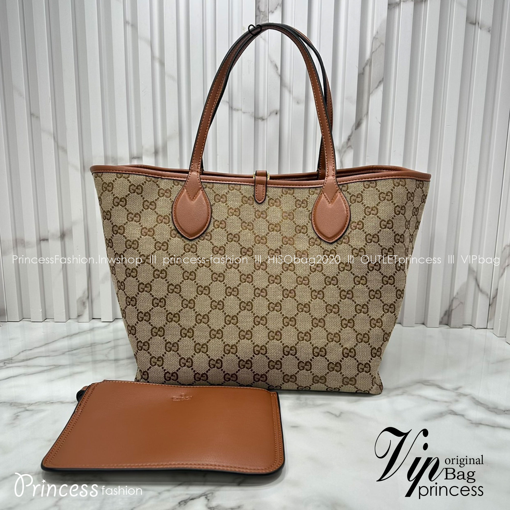 ORI หนังแท้ | Gucci Totissima medium reversible tote bag / Gucci Tote Bag กระเป๋าทรงสะพายทรงโท้ท ใช้งานได้ 2 ด้าน ดีไซน์ใหม่ล่าสุด ด้านหนัง และด้านแควสวยลายโลโก้ สวยหรูเรียบง่าย มาพร้อมใบเล็กเข้าเซ็ท ภายในโล่งกว้าง จุของได้เยอะจุใจ