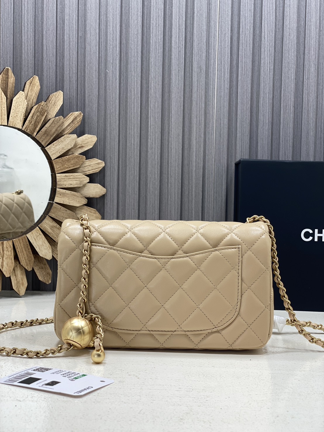 ORI หนังแท้ | Chanel Classic Flap Bag กระเป๋าสะพายรุ่นคลาสสิก สายประดับบอลโลโก้สวยหรูอะไหล่สีทองสวยงาม