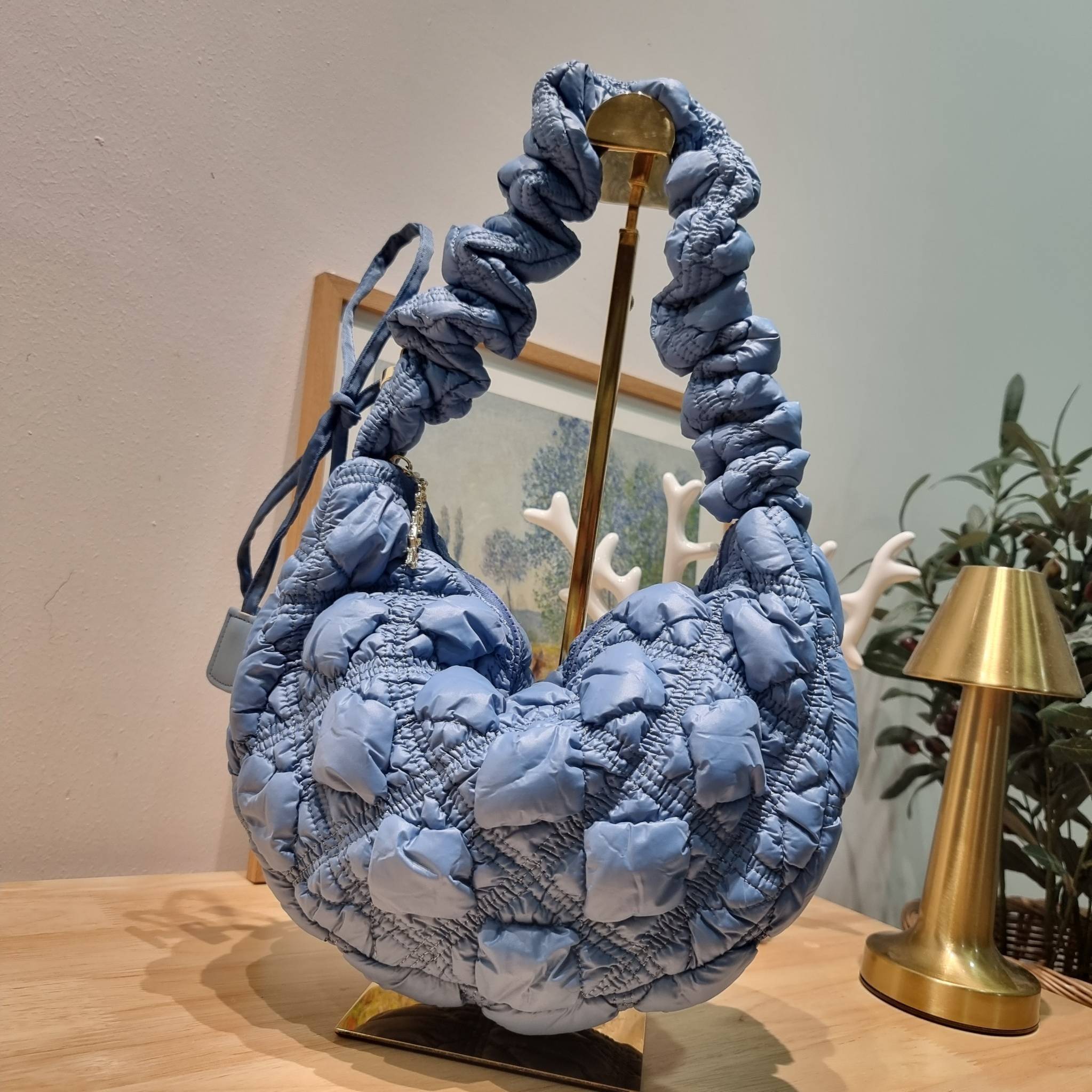 Carlyn cozy bag / Carlyn glaze bag 13 สีพร้อมส่ง อีกหนึ่งคอลเด็ด ที่ฮิตแบบฉุดไม่อยู่ กับไอเท็มนุ่มนิ่มจากเกาหลี พร้อมสีใหม่ล่าสุด กระเป๋าสะพายก้อนเมฆสุดเก๋ ที่สามารถใช้ได้หลากหลาย