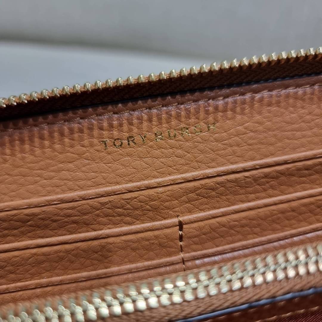 TORY BURCH MCGRAW ZIP CONTINENTAL WALLET กระเป๋าสตางค์ใบยาวรุ่นหายาก จัดเต็มสีสวยพร้อมส่ง ขนาดกำลังพอเหมาะ วัสดุหนังวัวสัมผัสดีมาก