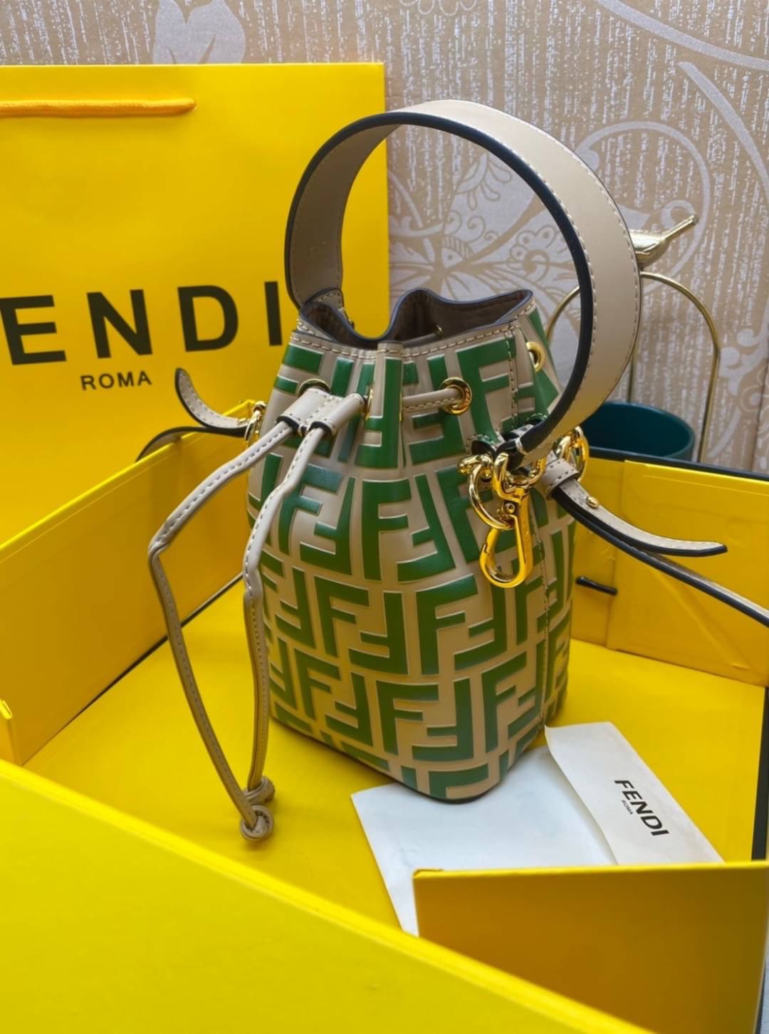FENDI Mon Tresor Brown leather mini bag / FENDI Bucket Bag กระเป๋าสะพายทรงบัคเก็ต ไซส์มินิ รุ่นยอดนิยม