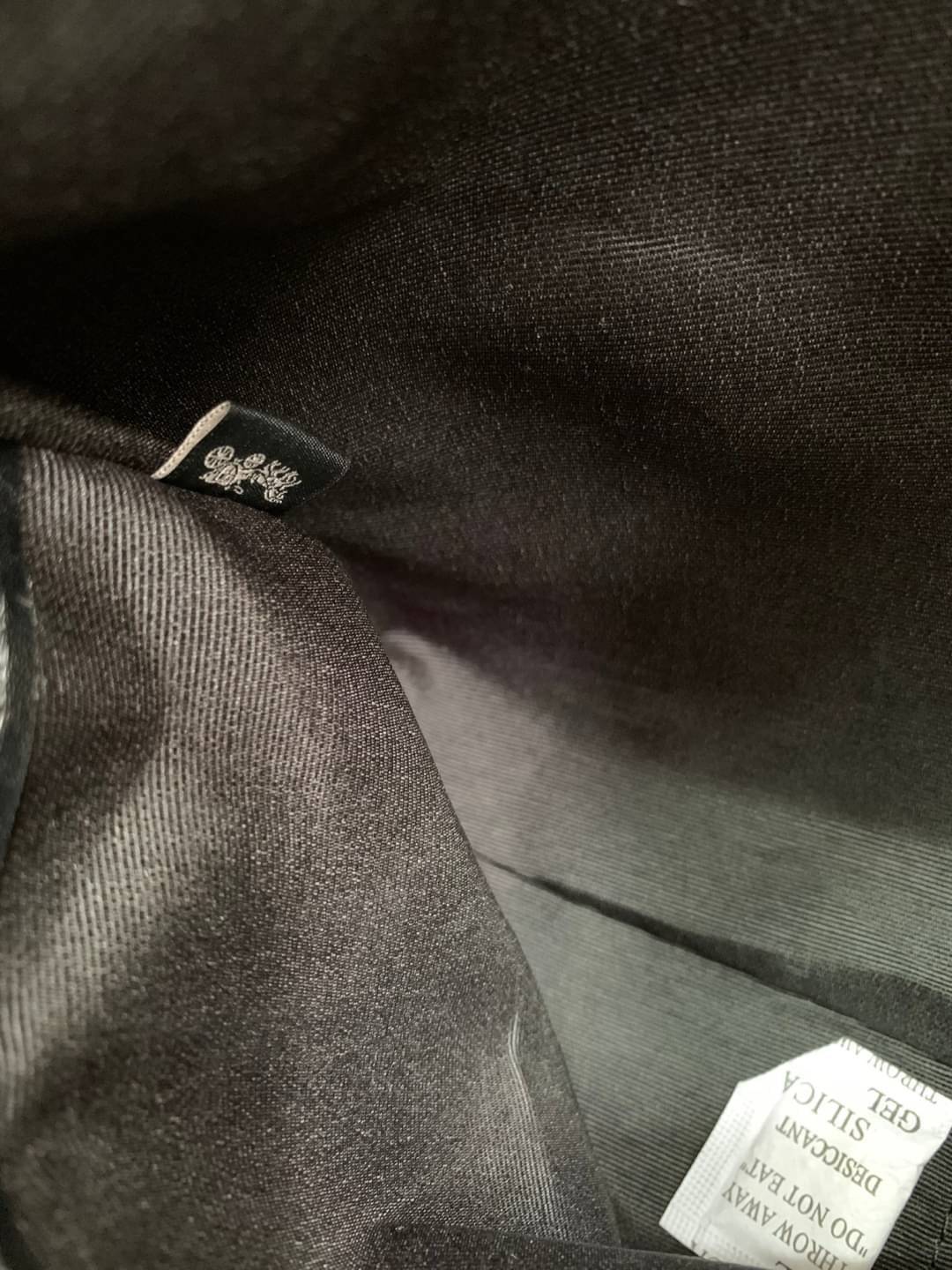 COACH CARRYALL POUCH WITH CAMO PRINT ((29127)) พร้อมส่งค่ะ! กระเป๋าคล้องมือแบบคลัท หนังแท้ หนังนิ่มลายทหารสวยค่ะ;สารมารถใส่ i pad;Tablet (บางรุ่น) ได้ค่ะ; มีช่องเล็กใส่ของจุกจิกสิงช่อง;ซิปซ่อนด้านหน้าหนึ่งช่อง พร้อมสายคล้องมือถอดออกได้หนึ่งสาย