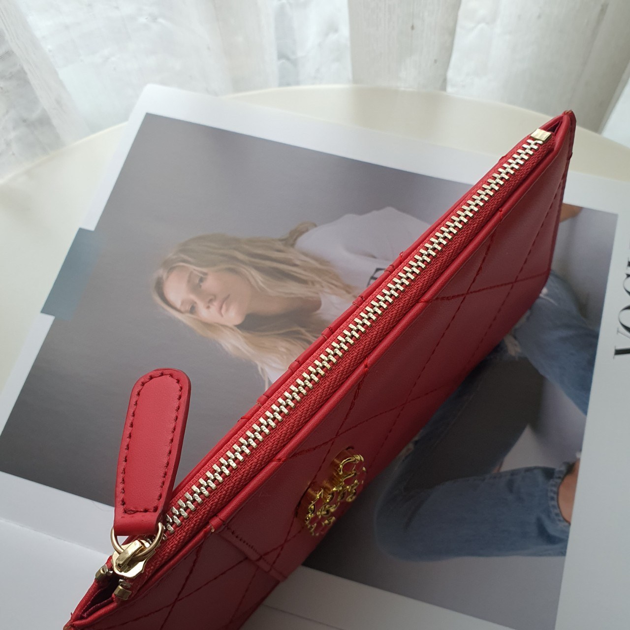 CHANEL LONG WALLET CARD PHONE HOLDER พร้อมส่งครบ 3 สี ❤️🖤🤍 พร้อมส่งที่ไทยค่าา กระเป๋าสตางค์รับทรัพย์ แนะนำรุ่นนี้เลยคะ งานพรีเมี่ยมกิ้ฟท์จากเค้าเตอร์ต่างประเทศ กระเป๋าสตางค์ทรงสวย สะดุดตา หนังสัมผัสลายด้าน จากแบรนด์ 𝗖 Ǖ