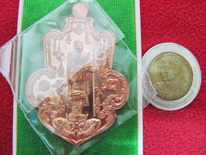 สินค้าหมดค่ะ เหรียญมหายันต์มงคลจักรวาลฟ้าครอบ รุ่นพิเศษ "จักรพรรดิเหนือกาล" เนื้อทองแดงนอกบริสุทธิ์ มูลนิธิสรรพราเชนทร์ พร้อมกล่องเดิมค่ะ