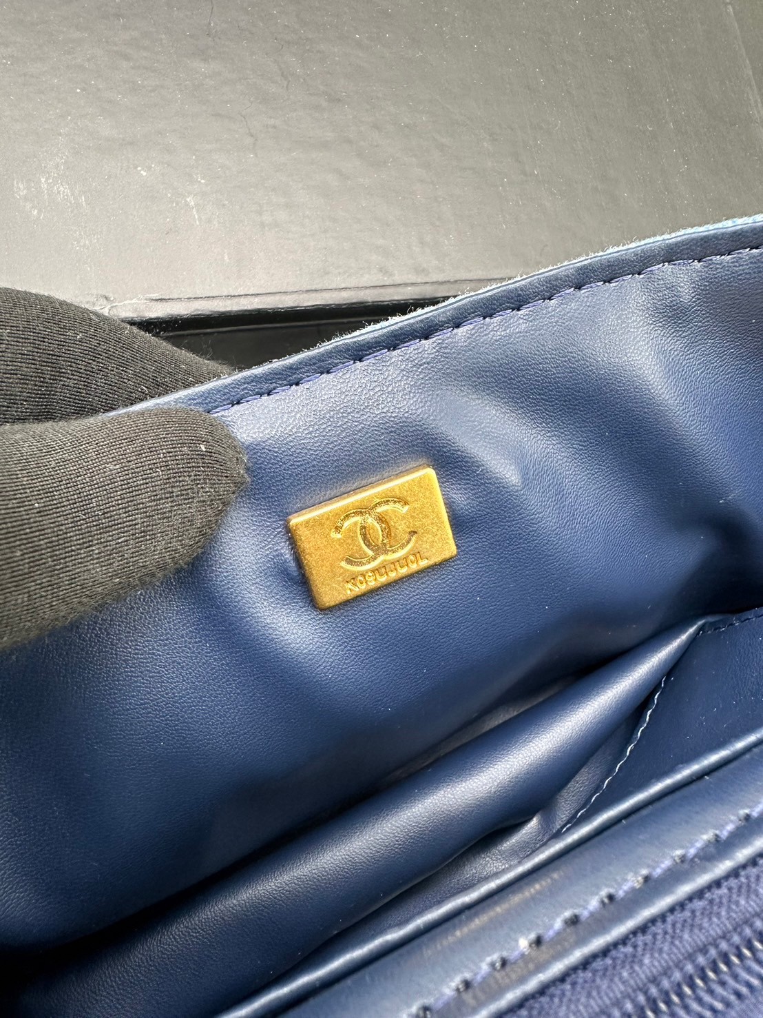 8" CHANEL Flap Bag Denim / Chanel Classic Handbag Blue Washed Denim & Gold-Tone Metal กระเป๋าทรงคลาสสิคเดนิม