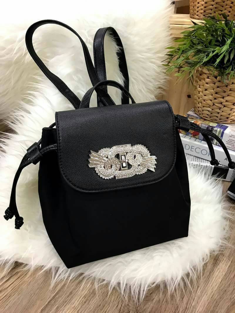 ZARA GAM DETAIL BLACK BACKPACK 2017 กระเป๋าเป้สีดำ ขนาดกำลังน่ารัก ด้านหน้าประดับเพชร และ crystal เพิ่มความ สวยหรู Diamante collection เปิดปิด ด้วยล็อคบิด ภายในมีโลโก้ และช่องใส่ของ พร้อมสายสะพาย โซ่ต่อหนัง ปรับระดับได้ ตัวจริงสวยหรูดูดีเข้าได้กับทุกชุดค่