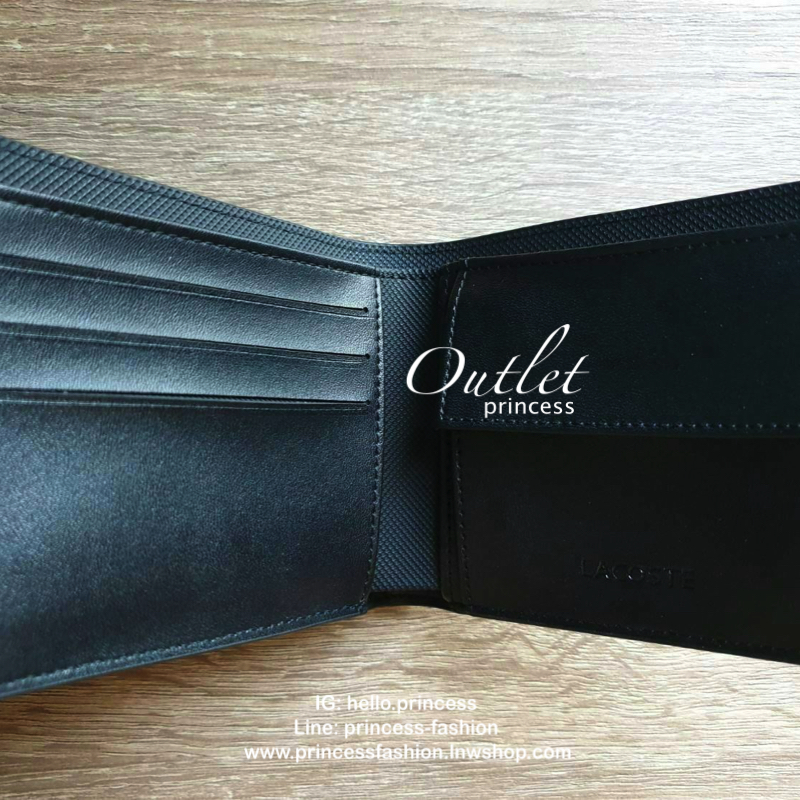 LACOSTE WALLET กระเป๋าสตางค์แบบพับ2ตอนสำหรับผู้ชาย มีช่องใส่บัตร ใส่ธนบัตรแยกเป็นสัดส่วน กระเป๋าสตางค์คุณภาพดีตามแบบฉบับของแบรนด์ มากล่อง ถุงกระดาษแบรนด์แบรนด์แข็งแรงสวยมากค่ะ ไม่ว่าจะใช้เองหรือเป็นของขวัญก็สุดคุ้มและน่าใช้ ห้ามพลาดเลยค่า