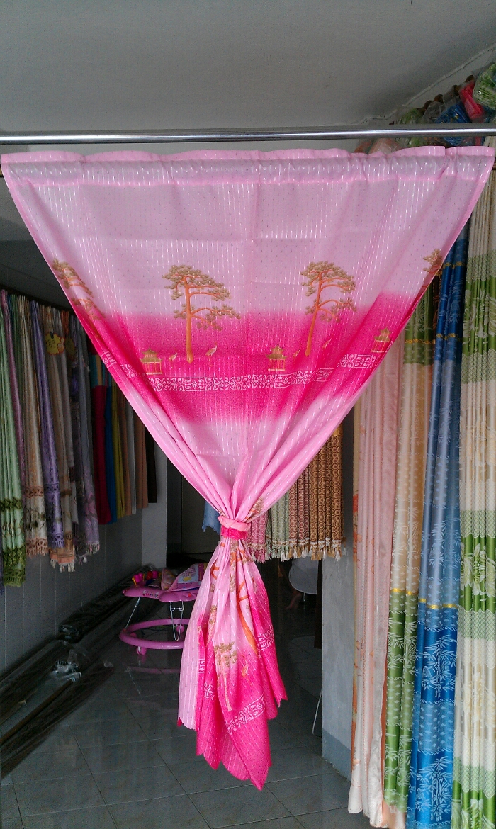 ผ้าม่านหน้าต้างแบบสอด ลายต้นสน สีชมพูอ่อน