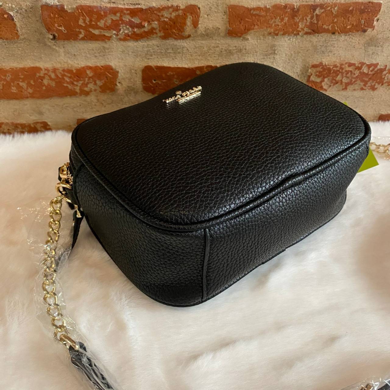 ของแท้ Kate Spade New York Mini Leather Shoulder Bag กระเป๋าสะพายขนาดมินิหนังสวยหรูอยู่ทรงด้านหน้าประดับโลโก้สีทอง