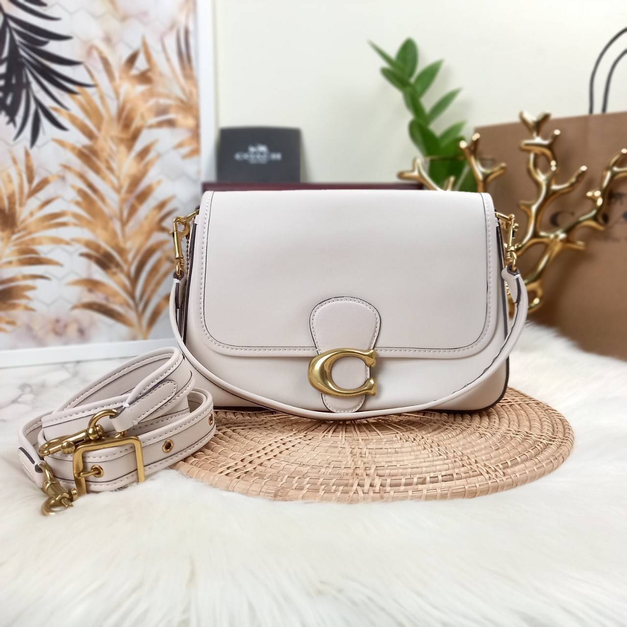 COACH SOFT TABBY SHOULDER BAG (C4823//C5261) กระเป๋าถือ กระเป๋าสะพาย ที่ใครๆก็เข้าถึงได้ หรูหรา คลาสสิค ลุคเรียบร้อย แต่ความสวยไม่น้อย! ดาเมจความลุคผู้ดีรุนแรงมาก!!เกินต้าน!!// วัสดุหนังแท้ทั้งใบ หนังเรียบ หนังนิ่มมากๆ อยู่ทรงสวยมากๆด้วย// ด้านในโล่งกว้าง