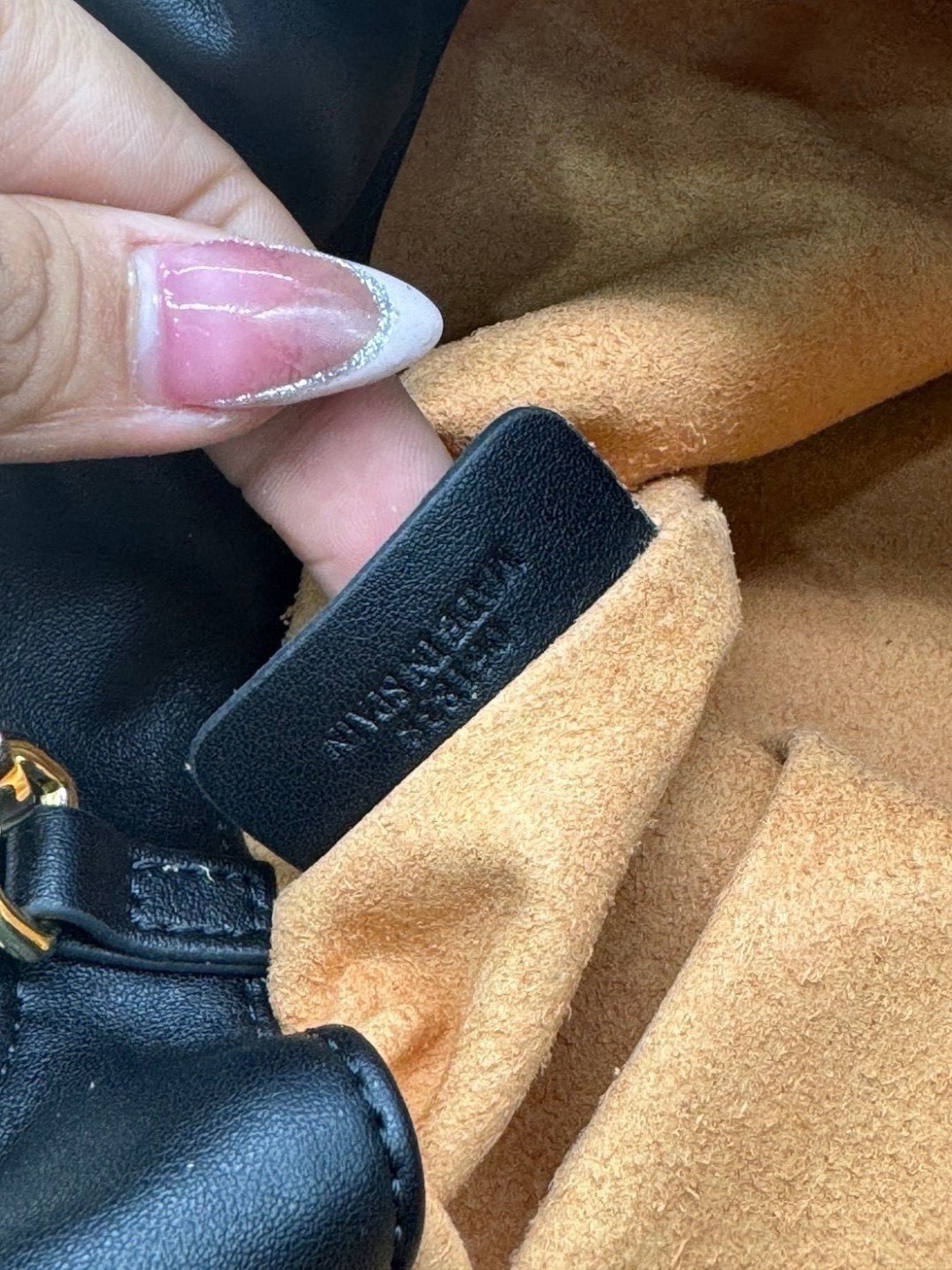 ORI หนังแท้ | Medium Loewe Flamenco purse in mellow nappa leather 30cm กระเป๋าสะพายทรงคลัช เรียบหรูดูแพง เรียบง่ายใช้งานสะดวก หนังแนปป้าให้สัมผัสนุ่มสบายผิว มาพร้อมสายสะพายร้อยห่วงหรูหรา