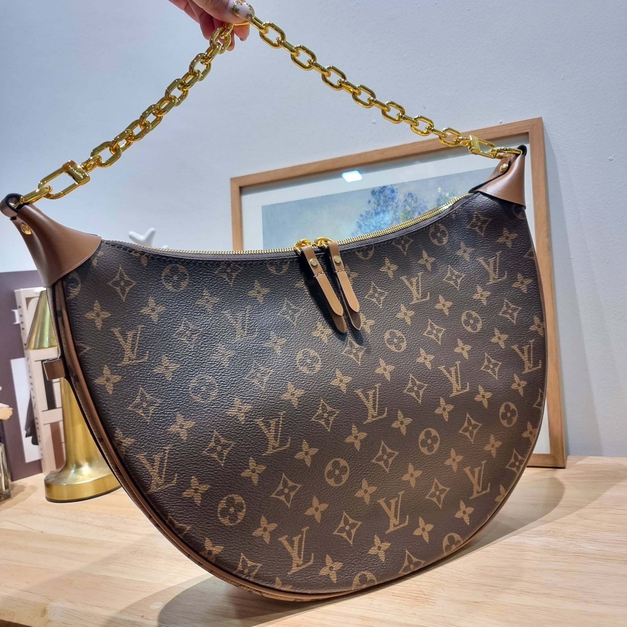 LV loop hobo bag / LV boulogne moon shoulder bag สุดยอดเดอะเบสท์ไอเท็ม กับขนาดใหม่ ใหญ่จุๆ กับกระเป๋าสะพายทรงบาแกตต์ สวยหรู
