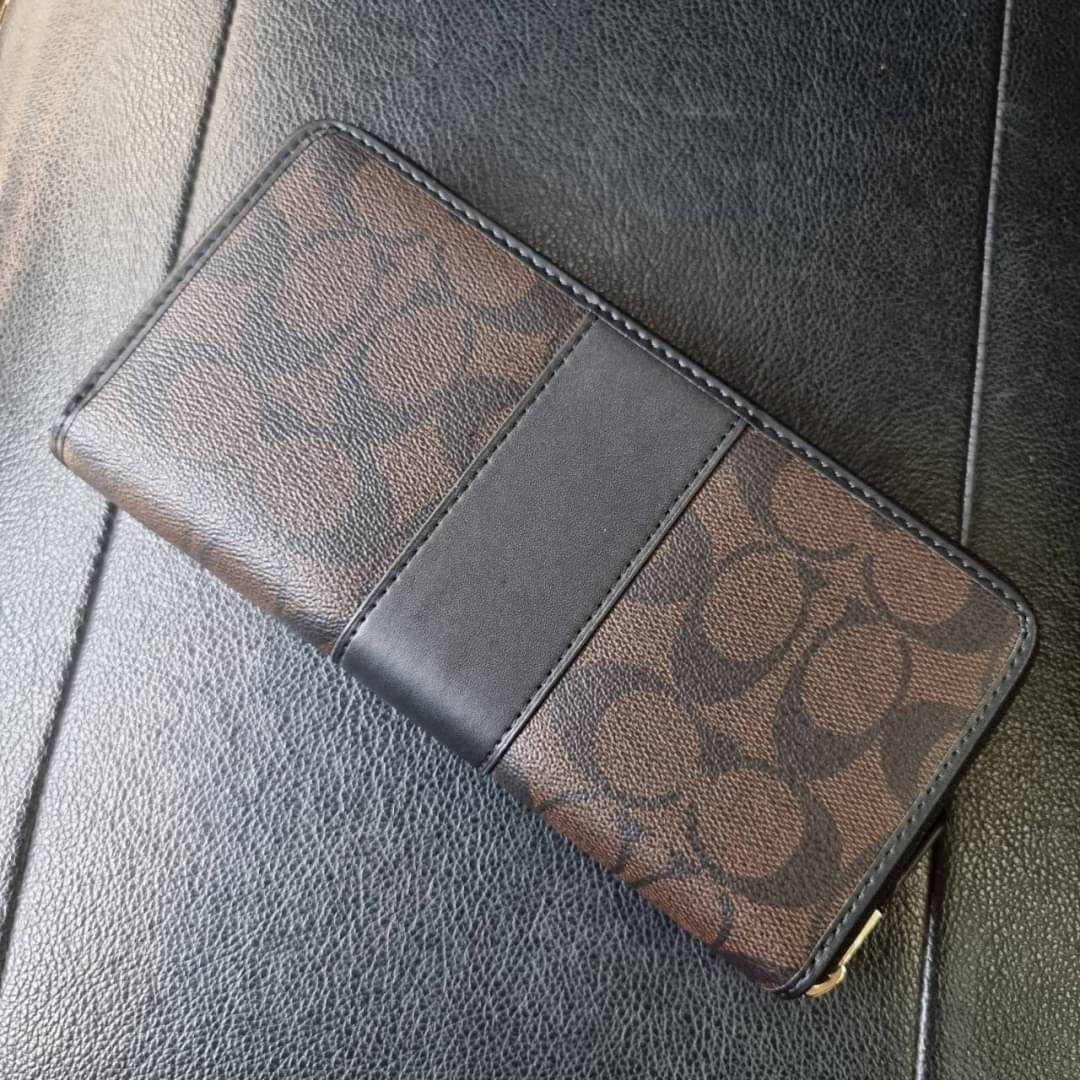 COACH F54630 ACCORDION ZIP WALLET IN SIGNATURE COATED CANVAS WITH LEATHER STRIPE กระเป๋าสตางค์ใบยาวรุ่นคลาสสิค คัดสีขายดีมาให้กันเลยจ้า ♥️ วัสดุหนังแคนวาสเคลือบลาย เปิด-ปิดด้วยซิปรอบ รูดใช้งานง่าย ใส่บัตรได้ มีช่องซิปใส่เหรียญ ใส่มือถือได้ พกใบนี้ใ