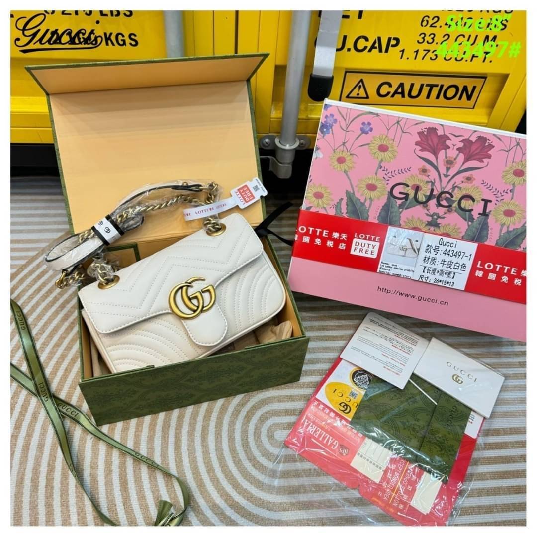 GUCCI GG Marmont shoulder bag กระเป๋าสะพายข้างรุ่นคลาสสิค สะพายขับผิว ดูแพง อัพลุคได้สบายๆ เปิด-ปิดด้วยตัวกดล็อคแน่นหนา ด้านหลังดีไซน์รูปหัวใจ