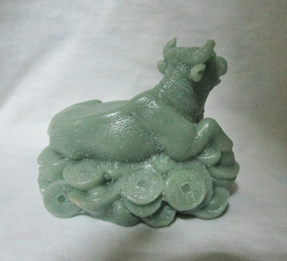 สินค้าหมดค่ะ วัวสีหยกบนกองเงินกองทองแบบตั้งโต๊ะ เสริมดวงปีมะเส็ง ปี2561 นำความเป็นสิริมงคลแก่ท่านค่ะ