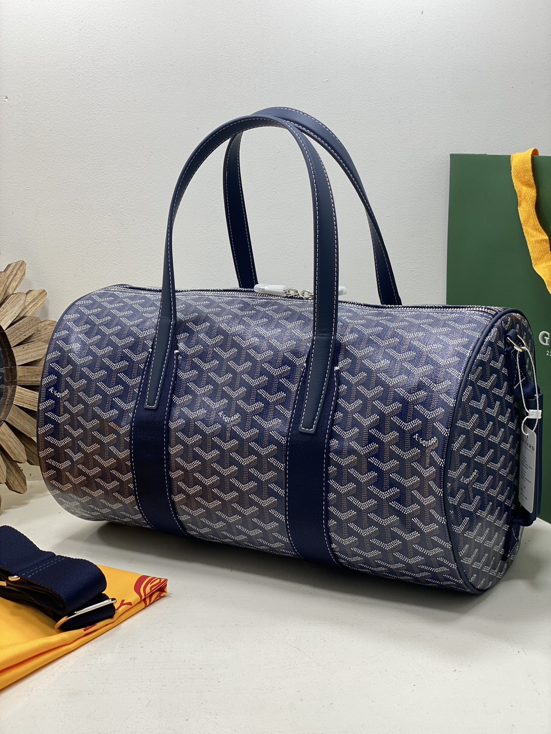 ORI หนังแท้ | Goyard Barrel 40 Sports Bag กระเป๋าสะพายทรง Keepall ใบใหญ่ ดีไซน์สปอร์ต ภายในโล่งกว้าง จุของได้เยอะ มีหูจับด้านบน เพิ่มฟังชั่นหูหิ้วด้านข้าง สะดวกใช้งาน