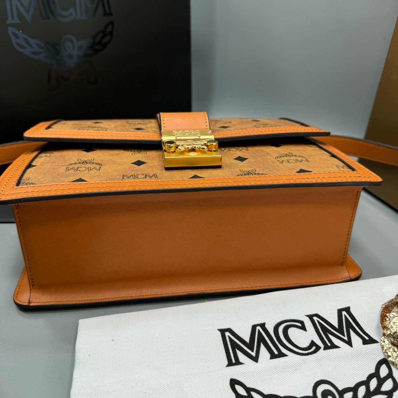 M.C.M MEDIUM TRACY SHOULDER BAG IN VISETOS กระเป๋าสะพายข้าง สุดหรู มาร์ทเทห์ เกรดออริ สลับแท้ 1:1 ใช้งานต่างประเทศได้