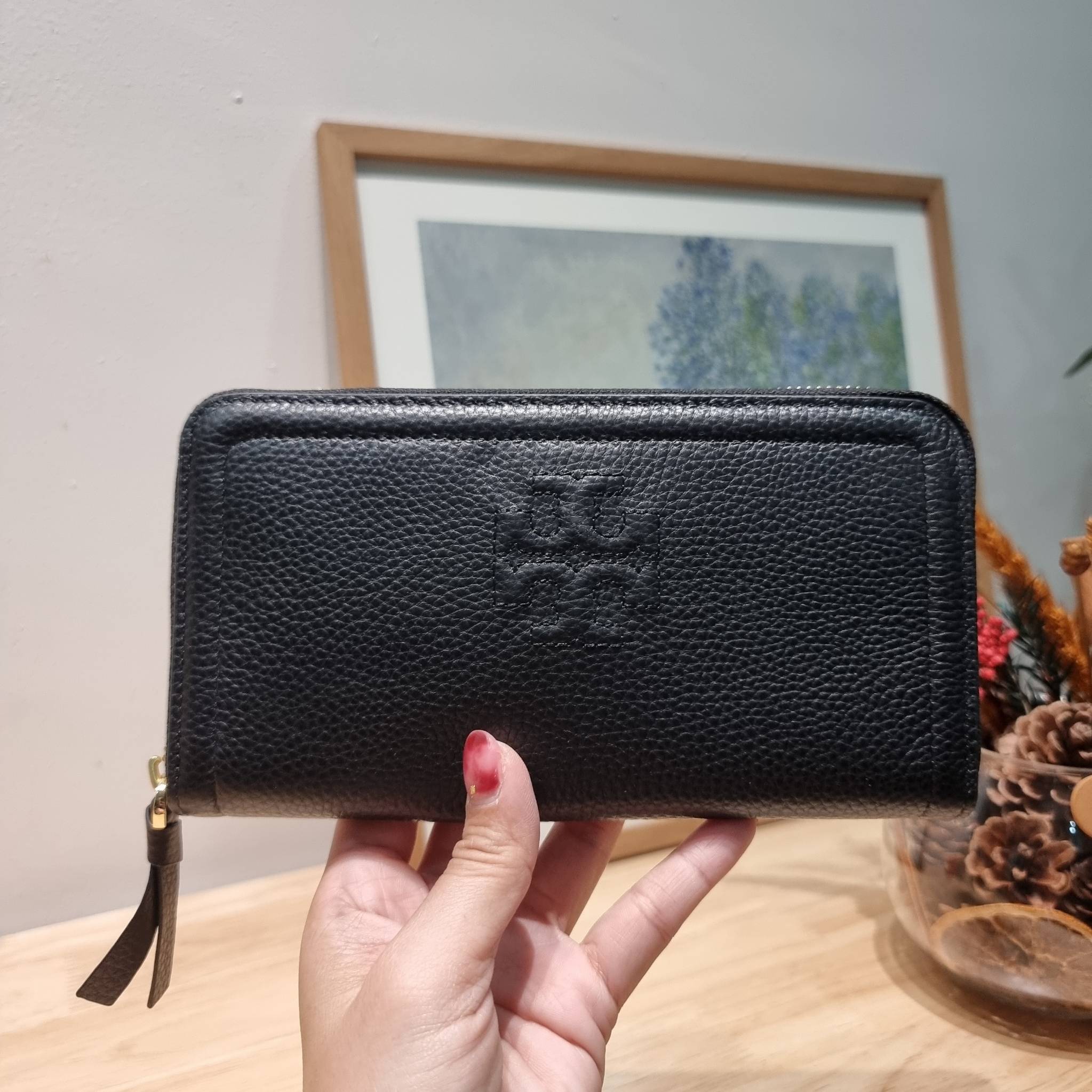 TORY BURCH THEA MULTI GUSSET ZIP CONTINENTAL WALLET กระเป๋าสตางค์ใบยาวเบสท์เซลเลอร์ ขนาดกำลังพอเหมาะ ดีไซน์เรียบหรู