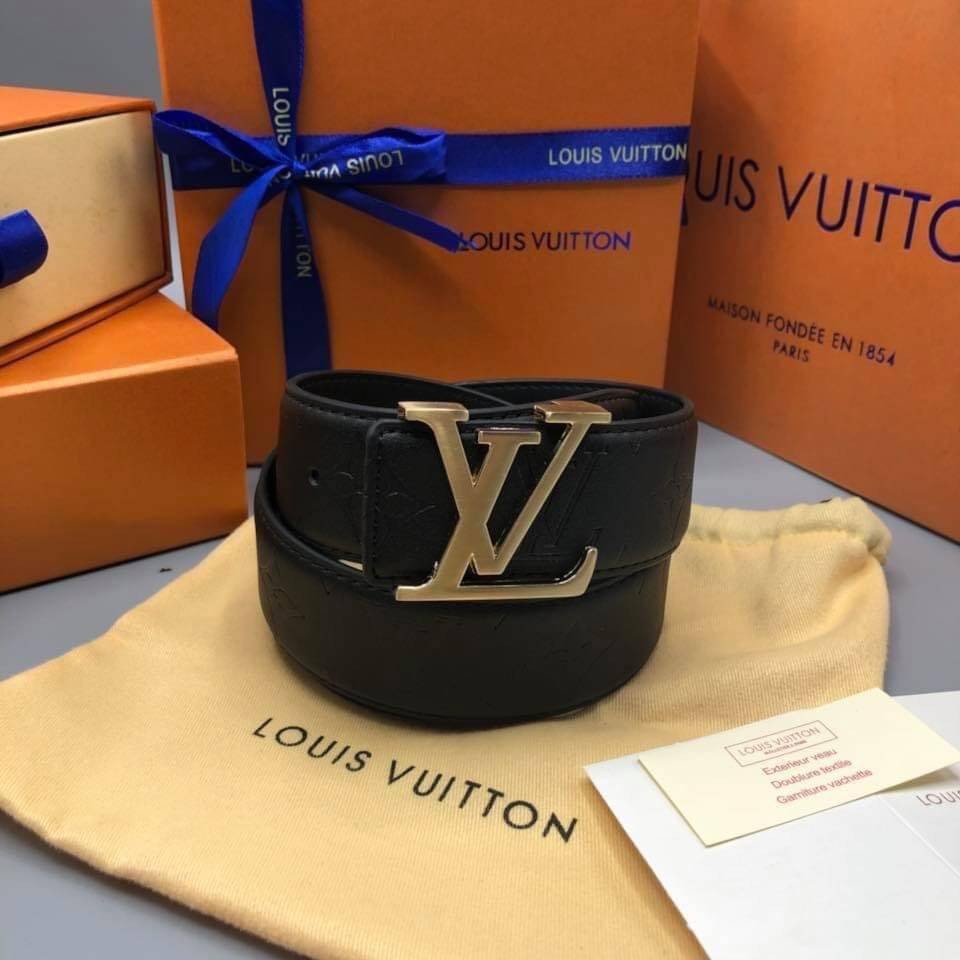 VIP 🥂 LV BELT LOGO เข็มขัดแบรนด์หัวโลโก้แบรนด์แบบ 3D สายหนังปั้มโลโก้ ดีไซน์เรียบหรูเข้ากับทุกลุ๊คใช้ได้ทั้งชายหญิง สินค้ามาพร้อม Original Package มีการ์ด ถุงผ้ากันฝุ่น ถุงกระดาษแบรนด์ กล่องแบรนด์ ครบชุดไอเท็มนี้แนะนำ ห้ามพลาดค่ะ!