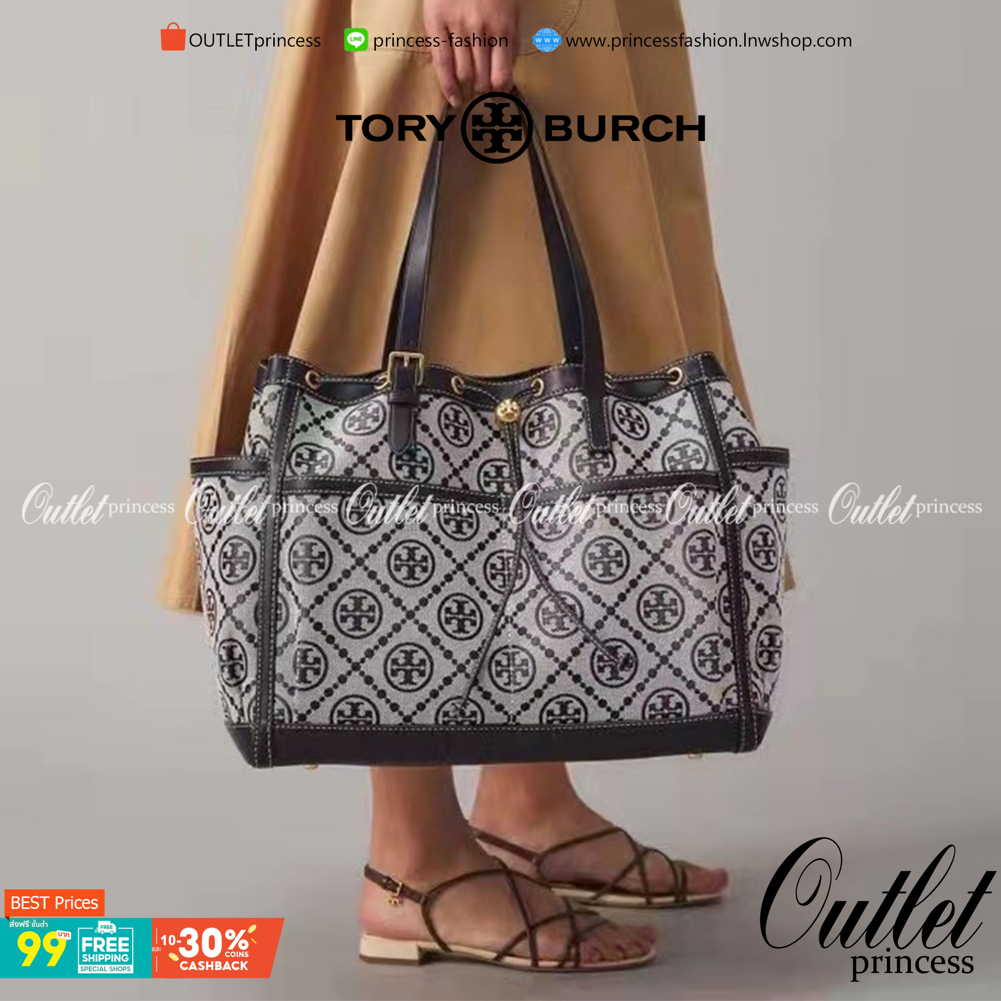 OUTLET 】TORY T MONOGRAM JACQUARD WFH TOTE กระเป๋าถือหรือสะพายไหล่ วัสดุ Canvas ปักษ์ลายแบรนด์ อะไหล่ทองสวยหรู น้ำหนักเบา จุของได้เยอะ ด้านหน้ามีกระเป๋าเล็ก2ช่อง ด้านหลัง2ช่อง ด้านในโล่ง มีช่องใหญ่1ช่อง ช่องเล็ก1ช่อง และอีก1ช่องซิป ใบใหญ่ Size XL ใส่เสื้อผ