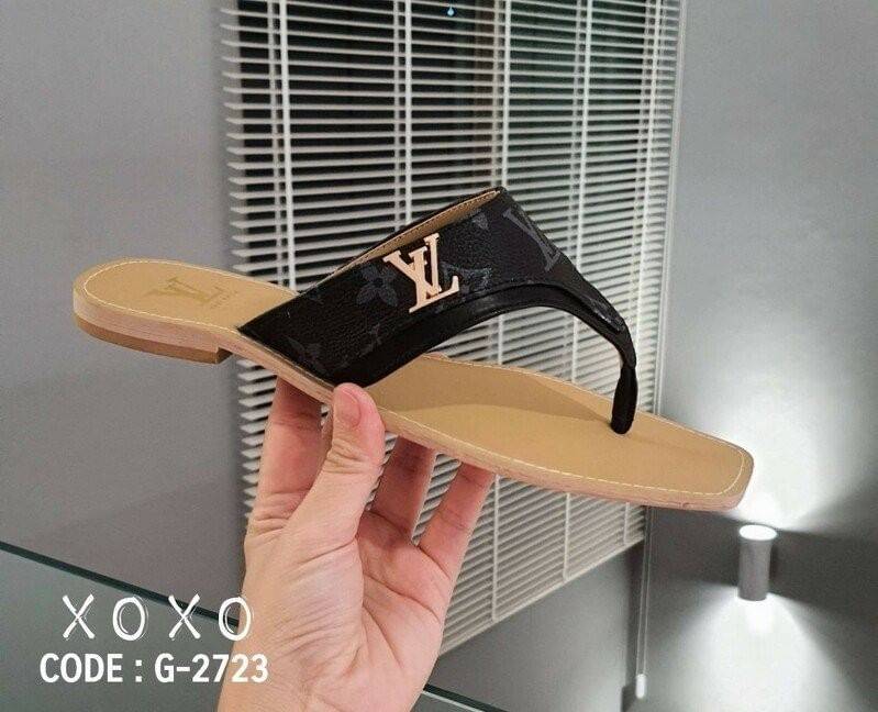 Louis Vuitton Sandals แตะหนีบ พื้นยางไม้ก๊อกอย่างดี หนังลาย LV สวยหรู ติดอะไหล่โลโก้สีทอง สวย เด่น น้ำหนักเบา แมทส์ชุดง่าย