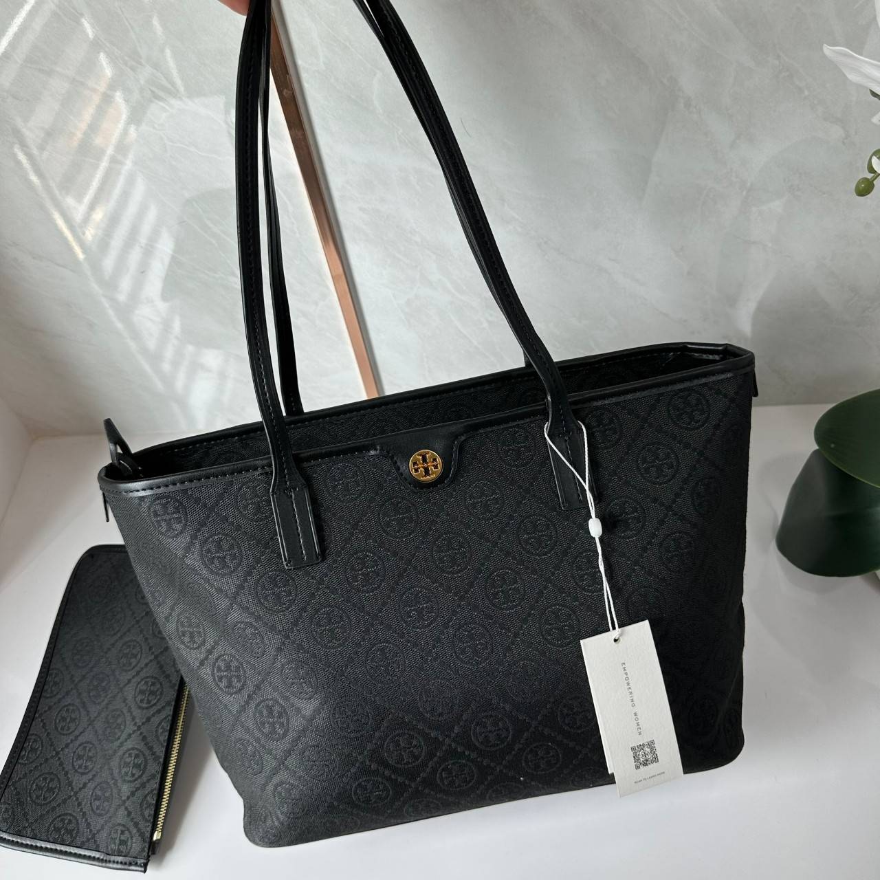 TORY BURCH T MONOGRAM SMALL ZIP TOTE (ใบเล็ก) กระเป๋าทรงโท้ทพร้อมกระเป๋าใบเล็ก วัสดุผ้าแจ็คการ์ดตัดขอบหนัง