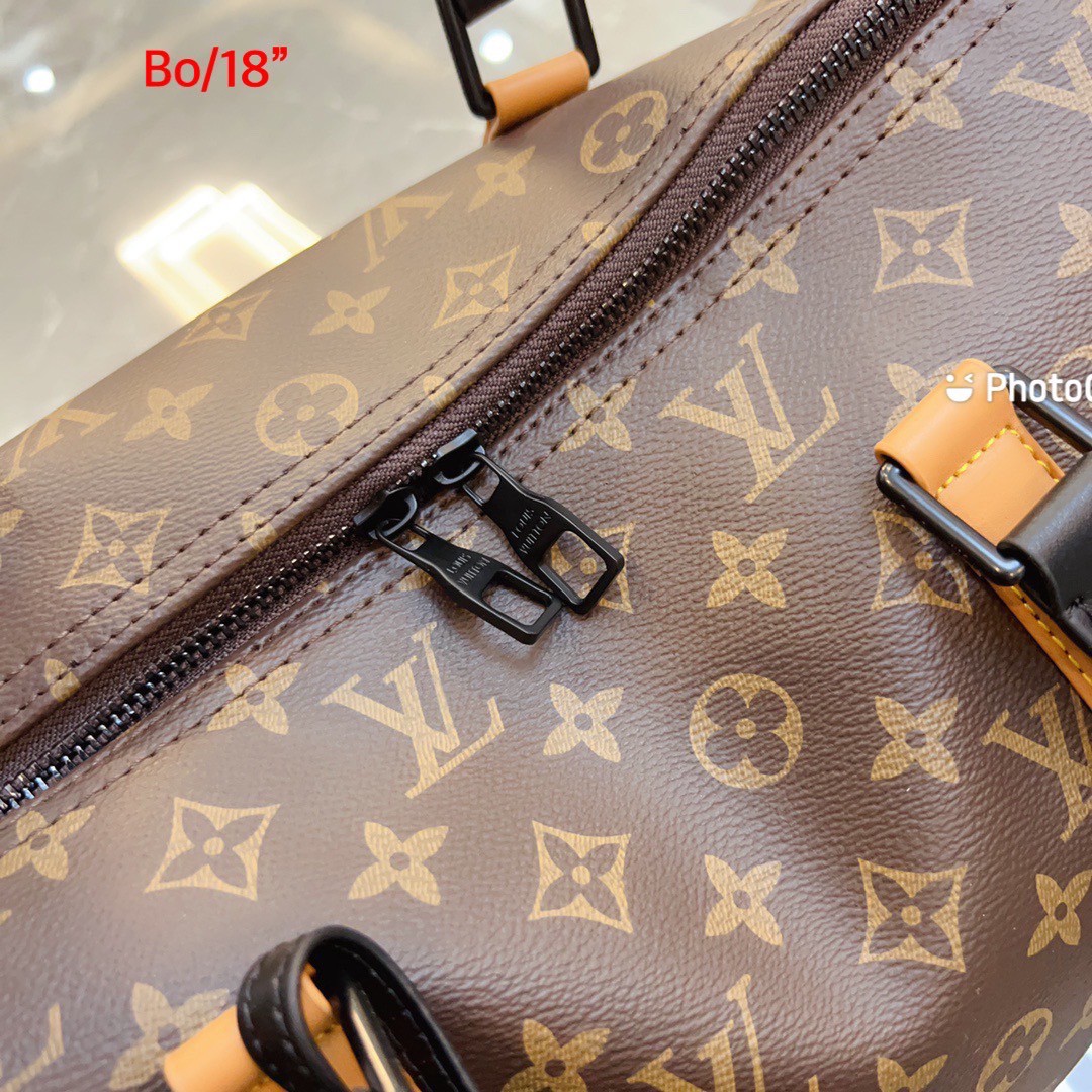 LV KEEPALL BANDOULIERE 45 Monogram / LV Travel Bag กระเป๋าเดินทางสุดคลาสสิค ทึ่ใครๆก็เฝ้ารอ ไอเท็มที่จะทำให้การเดินทางไม่ธรรมดาอีกต่อไป ด้วยดีเทลความเป็นเอกลักษณ์ เรียบแต่หรู