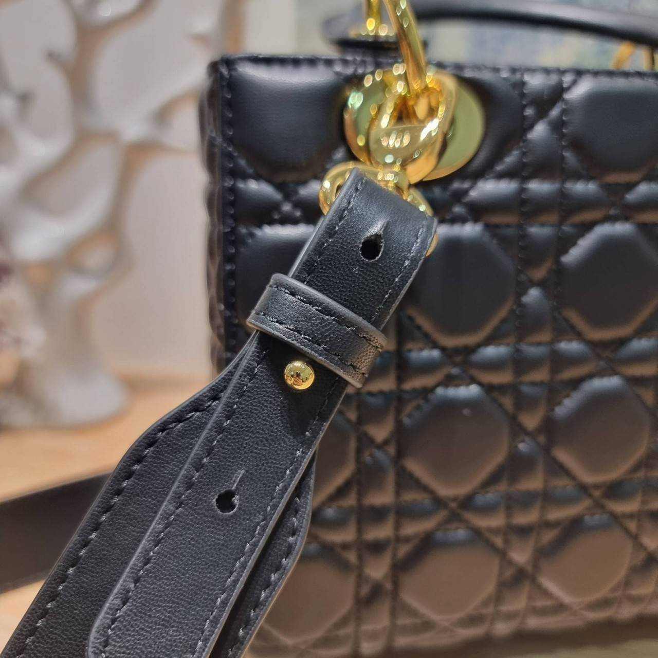 Small Lady Dior Bag / CD LADY BAG กระเป๋าสะพายข้างสุดฮอต เรียบหรู ทรงกล่องคลาสสิค เกรดออริ 1:1 ใช้งานต่างประเทศได้