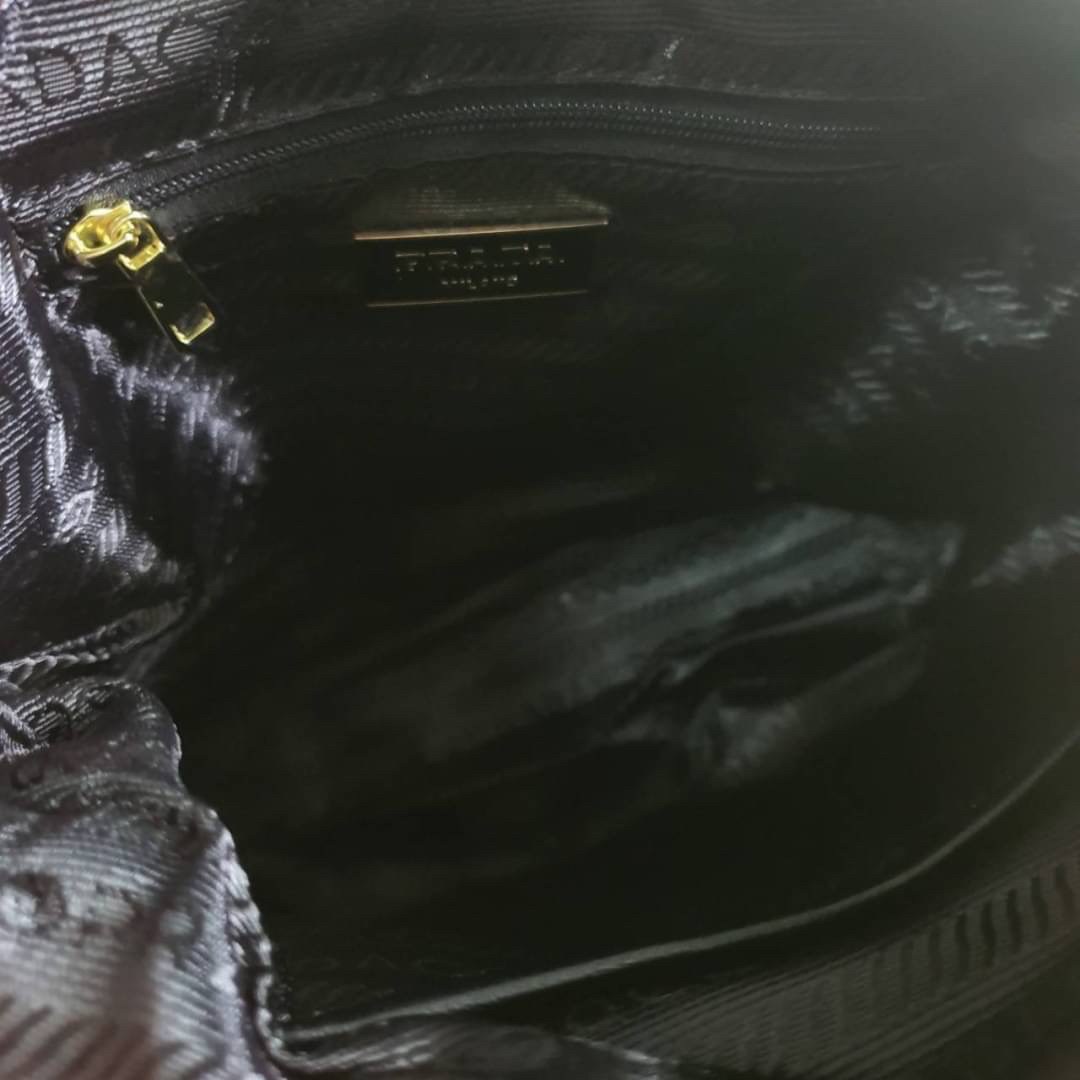 รุ่นใหม่มาแรง จากแบรนด์ Prada วัสดุทำจากผ้าNylon อย่างหนา กันน้ำได้ อะไหล่ทองทั้งใบ