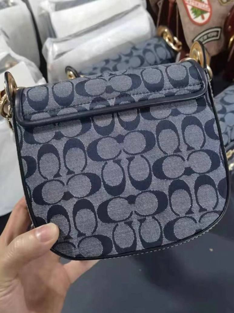 Coach Kleo Shoulder Bag 23 In Signature Chambray พร้อมส่งที่ไทย