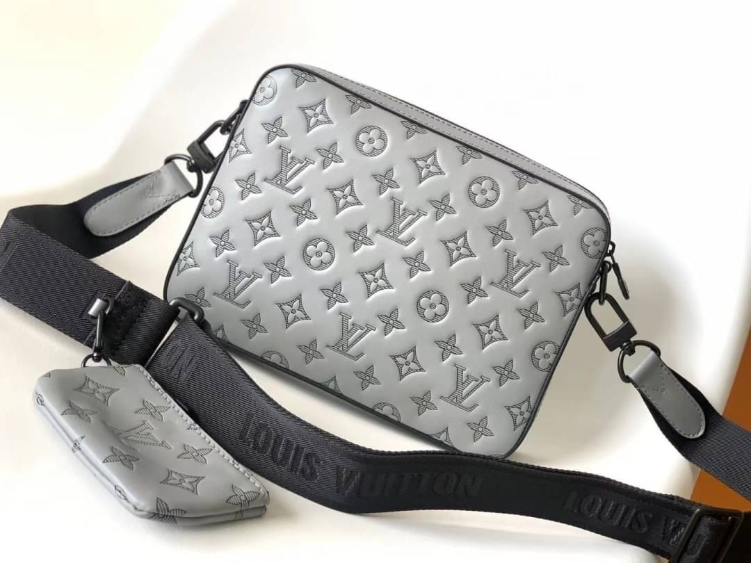 LV Duo messenger Gray Monogram Shadow เกรดใช้งานสลับใบจริงได้ เทพออริจินอล เนื้องานสวยงาม หนังแท้ ใช้ได้ทั้งชายหญิง ภาพสินค้าถ่ายจากงานขายจริงใช้งานต่างประเทศได้