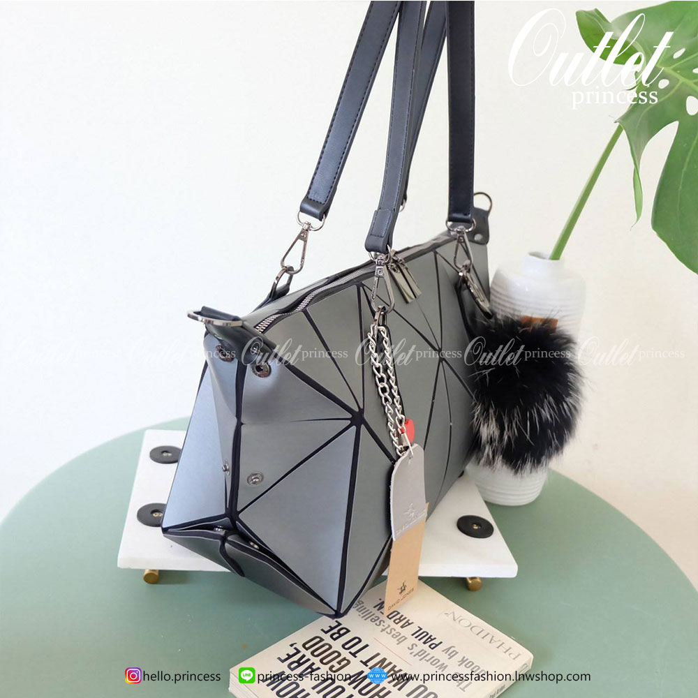 ห้ามพลาดเลยน๊า !! มาใหม่ กระเป๋าถือ/สะพาย ทรงสวย เหมือนซื้อ1ได้4 โอ้ย 🤩🤩 คุ้มสุดๆไปเลยค่า เพราะตัวกระเป๋าปรับได้ถึง4 แบบตามการใช้งานเลยน๊าแถมตัวกระเป๋าน้ำหนักเบาอีกด้วย ✨✨✨ สายสะพายถอดได้แถมสายยาวให้อีก 1 เส้น กระเป๋าท