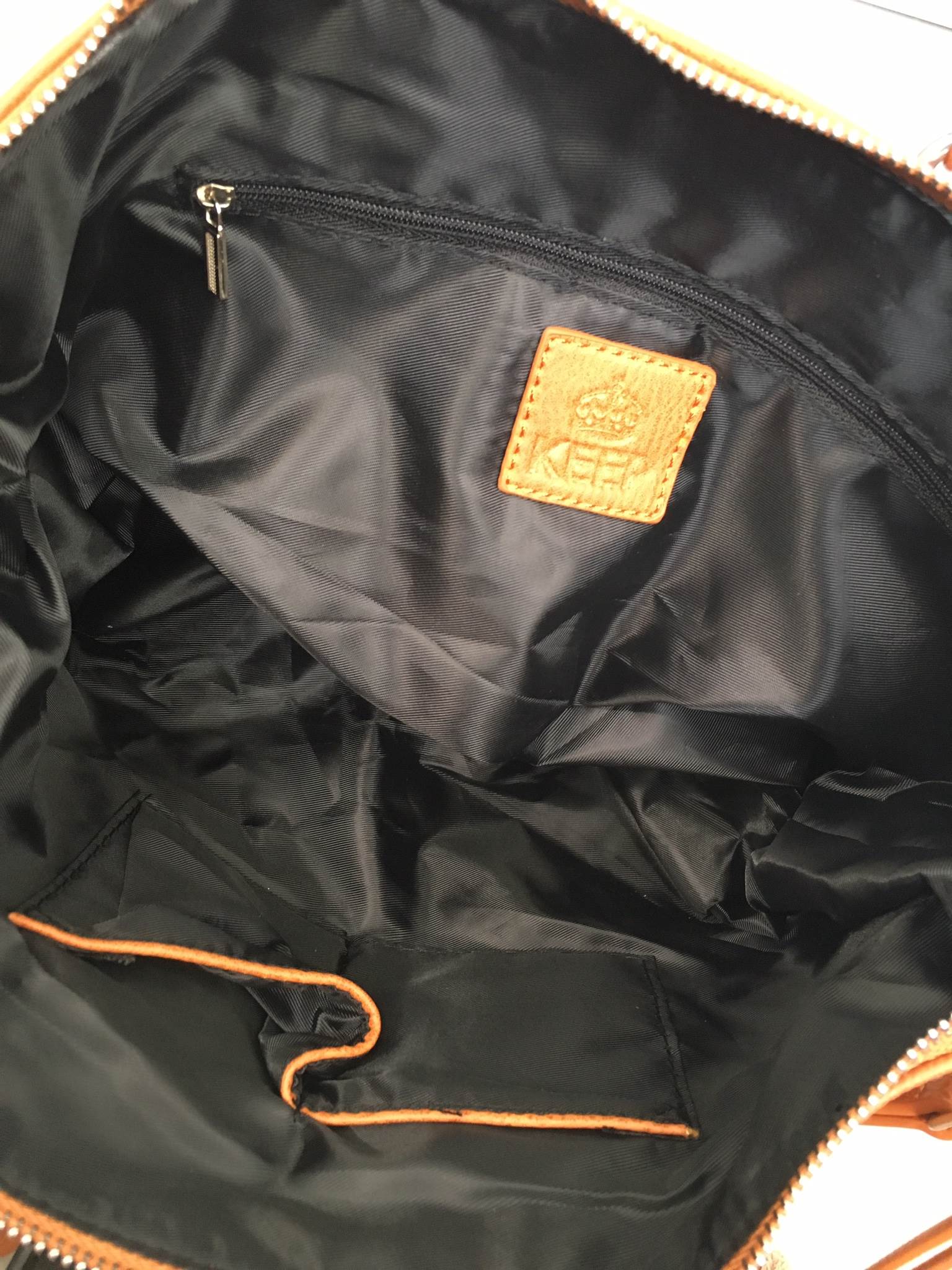 New arrival! KEEP ทรง longchamp รุ่น Duo sister with strap มีดีเทลสายรัดด้านจ้างคะ ตัวกระเป๋าหนังแกะสังเคราะห์ ลายหนังสวยมากๆคะ นิ่ม สุดๆ