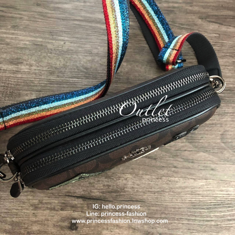 COACH MINI CROSSBODY BAGกระเป๋าสะพาน size mini วัสดุหนังลาย signature เปิด - ปิดด้วยซิป แบ่ง2 ช่องใหญ่ ภายในโล่ง ใส่ wallet สั้น มือถือได้ทุกรุ่น และของใช้จุกจิก พร้อมสายยาวถอด ปรับได้ค่ะ