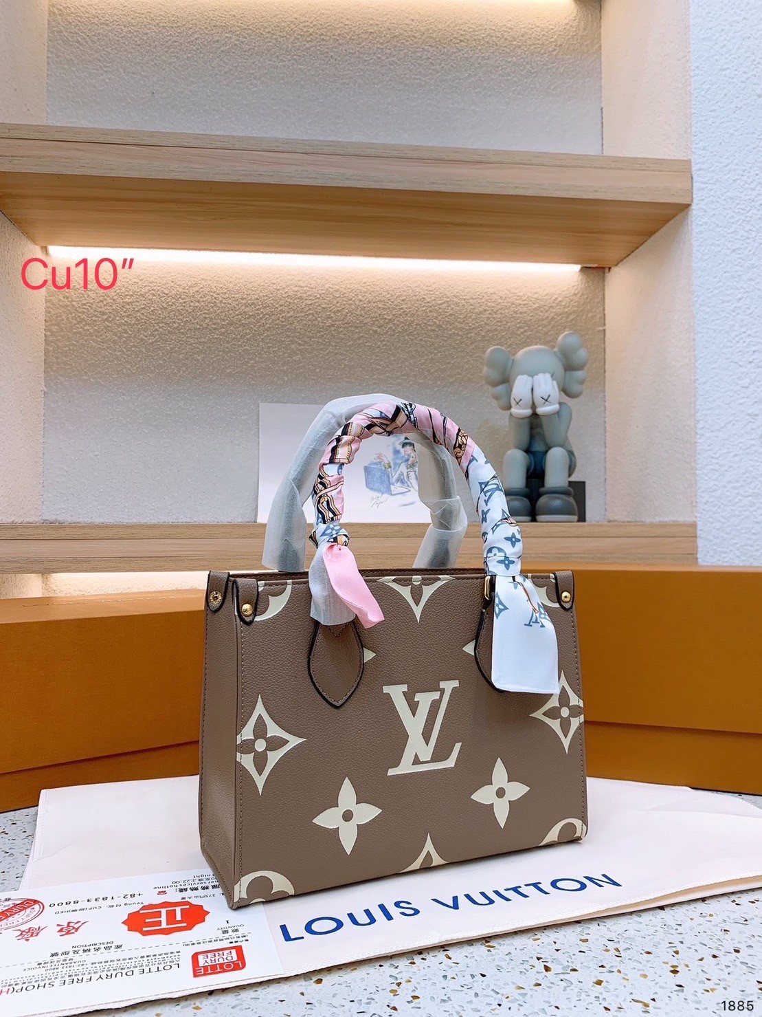พร้อมส่ง 2 ไซส์ 3 สี 💖💖 LV OnTheGo Leather Handbag / LV Tote Crossbody Bag กระเป๋าทรงโท้ทเวอร์ชั่นดั้งเดิม งานหนังเต็มใบ ปั้มโลโก้เป็นเอกลักษณ์