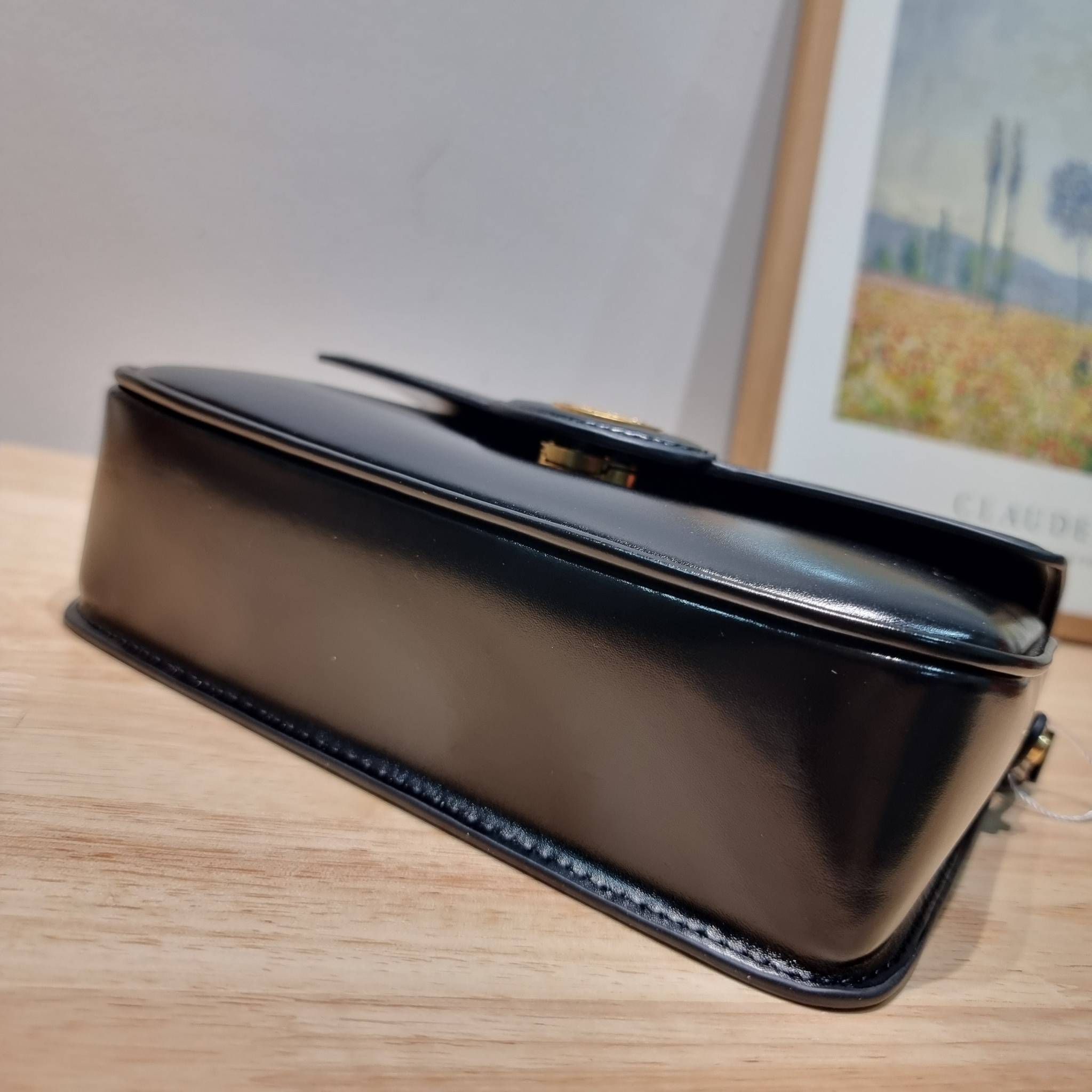 TORY BURCH ROBINSON SPAZZOLATO CONVERTIBLE SHOULDER BAG คอลเลคชั่นใหม่ สวยก่อนใคร ในราคาสุดคุ้ม! กับกระเป๋าสะพายไหล่ ดีไซน์สุดหรู หนังแก้วเงาสวยคม สีผู้ดี รูปทรงใช้งานได้ทุกลุค