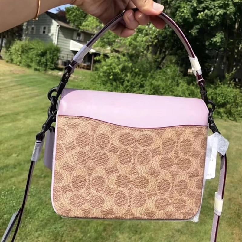 3สาย Coach 89089 Cassie Crossbody 19 In Signature Canvas เรียบหรู ดูดี ต้องไอเท็มนี้เลยจ้า กระเป๋าถือ/สะพายข้าง สุดพิเศษ!! มีสายมาให้ถึง 3 แบบ!! สลับใช้แมทช์ตามสไตล์ได้เลย วัสดุหนังแคนวาสสลับหนังเรียบ เปิด-ปิดด้วยตัวบิดล็อค ภายในแบ่งสัดส่วนอย่างดี ใส่ของไ