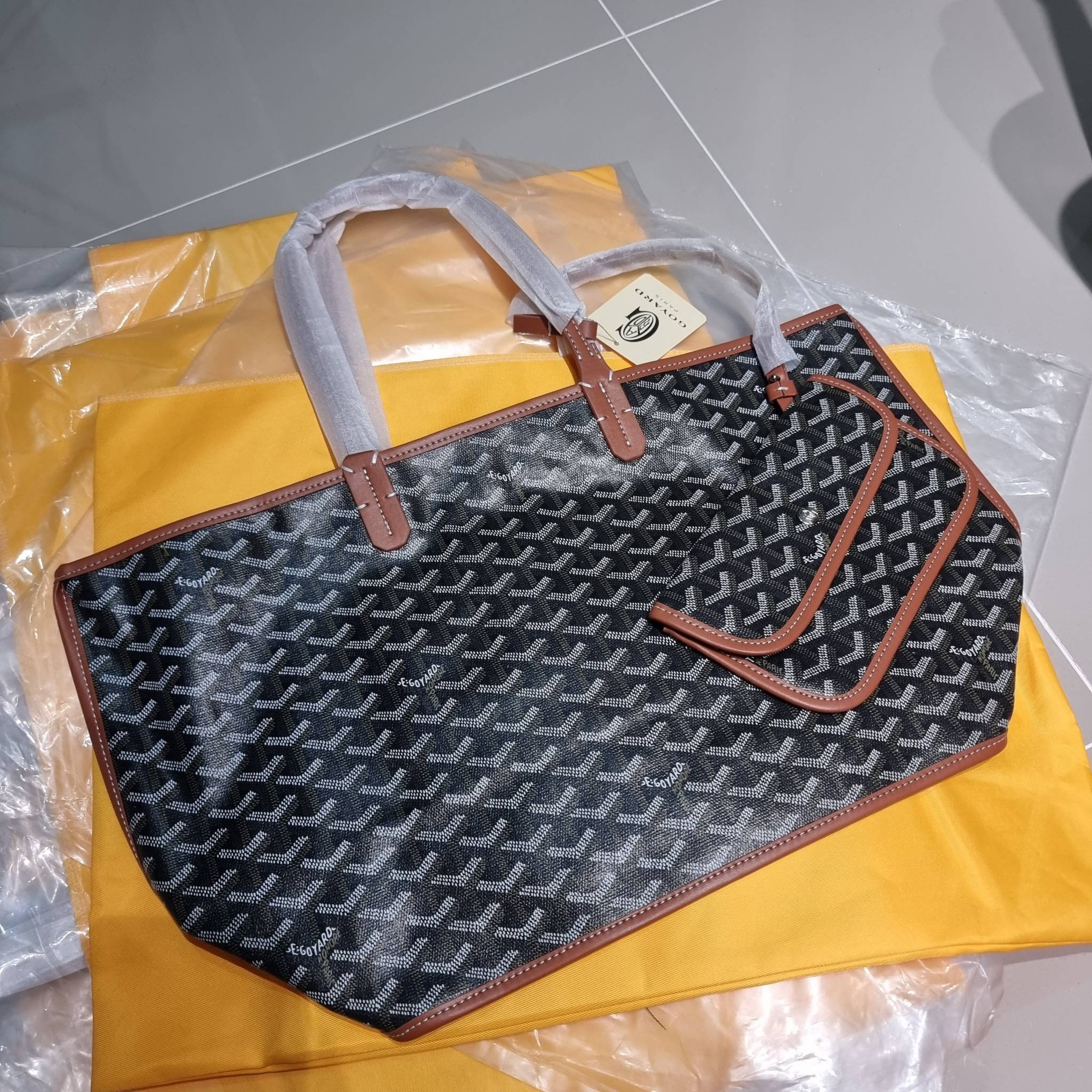 GOYARD ANJOU REVERSIBLE TOTE กระเป๋าสะพายทรงโท้ท ใบใหญ่จุใจ!! กลับด้านใช้ได้ทั้ง 2 ด้าน มาครบสีขายดี เลิศทุกสี รูปทรงคลาสสิค