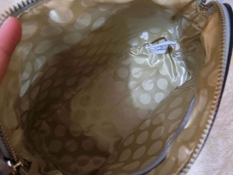 KATE SPADE CEDAR STREET MANDY แบรนด์ดังจากอเมริกาสุดฮิต กระเป๋าขนาดน่ารัก สะพายข้าง หนัง saffiano ภายในลายสวยเก๋สีทองเรียบหรู ทรงแข็งอยู่ทรง MUST HAVE!!