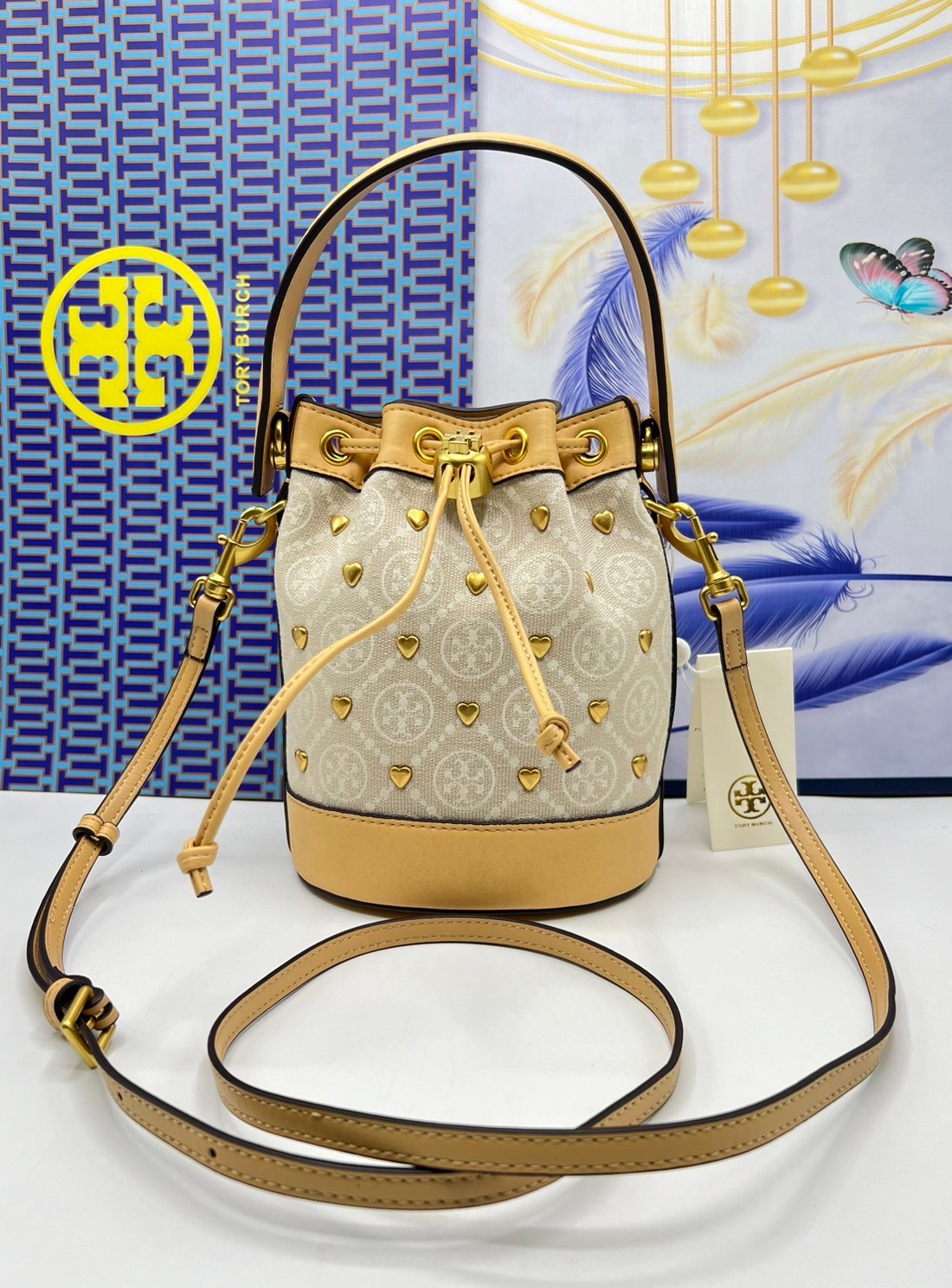 TORY BURCH T MONOGRAM EMBELLISHED MINI BUCKET BAG NEW IVORY MULTI กระเป๋าทรงบัคเก็ตแต่งหัวใจสีทองสวยหรู น่ารักรุ่นใหม่ล่าสุด เกรดท็อปออริ เทียบแท้ 1:1 เกรดดีสุด ใช้งานต่างประเทศได้