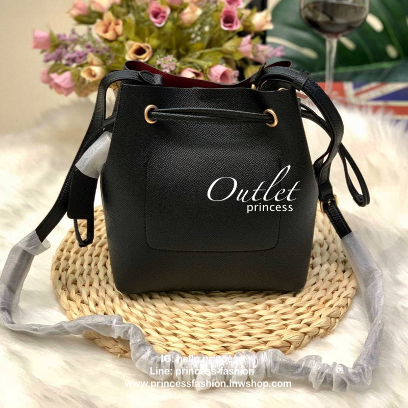 COACH LENA CROSSBODY BAG กระเป๋าสะพายทรง bucket หนังแกะแท้ หนังนิ่ม เบา ขนาดกำลังน่ารัก เปิดปิดแบย drawstring, แม่เหล็ก ภายในโล่ง ใส่ wallet กลาง มือถือทุกรุ่น และของใช้ส่วนตัว สายสะพานปรับได้ค่ะ