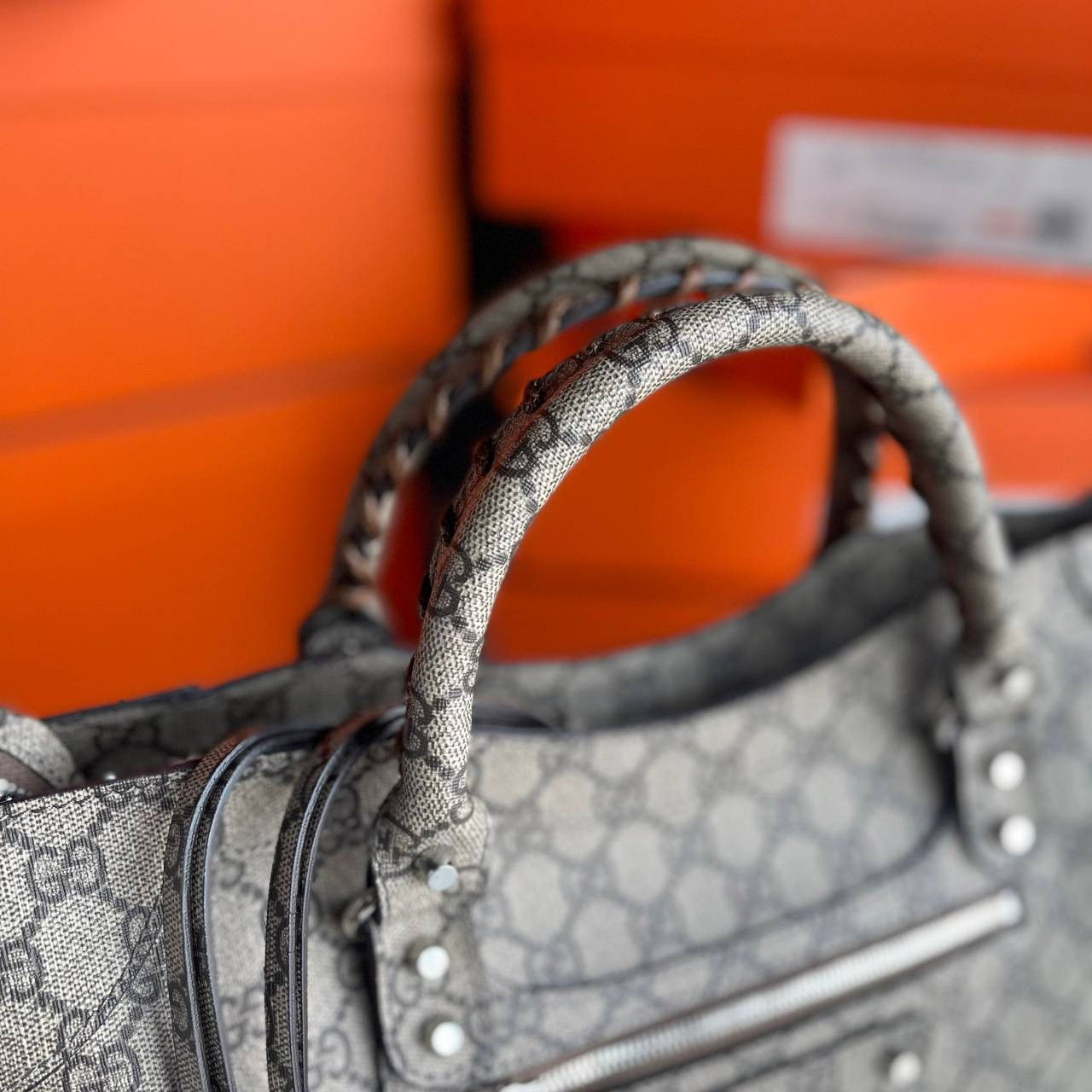 หนังแท้ Gucci The Hacker Project medium Neo Classic bag พร้อมส่งที่ไทย มาแล้วนะค้า มาแรง ขายดีม๊ากกกค่ะ GUCCI x BALENCIAGA CITY BAG ใบนี้มีสายสะพาย มาแรงที่สุดในตอนนี้ เป็นการออกแบบร่วมกันของ2แบรนด์ดัง เฟียส สวย แพทเทิร์นลาย ทรง เป๊ะๆ งานเทพสุดแบบเทียบแท้