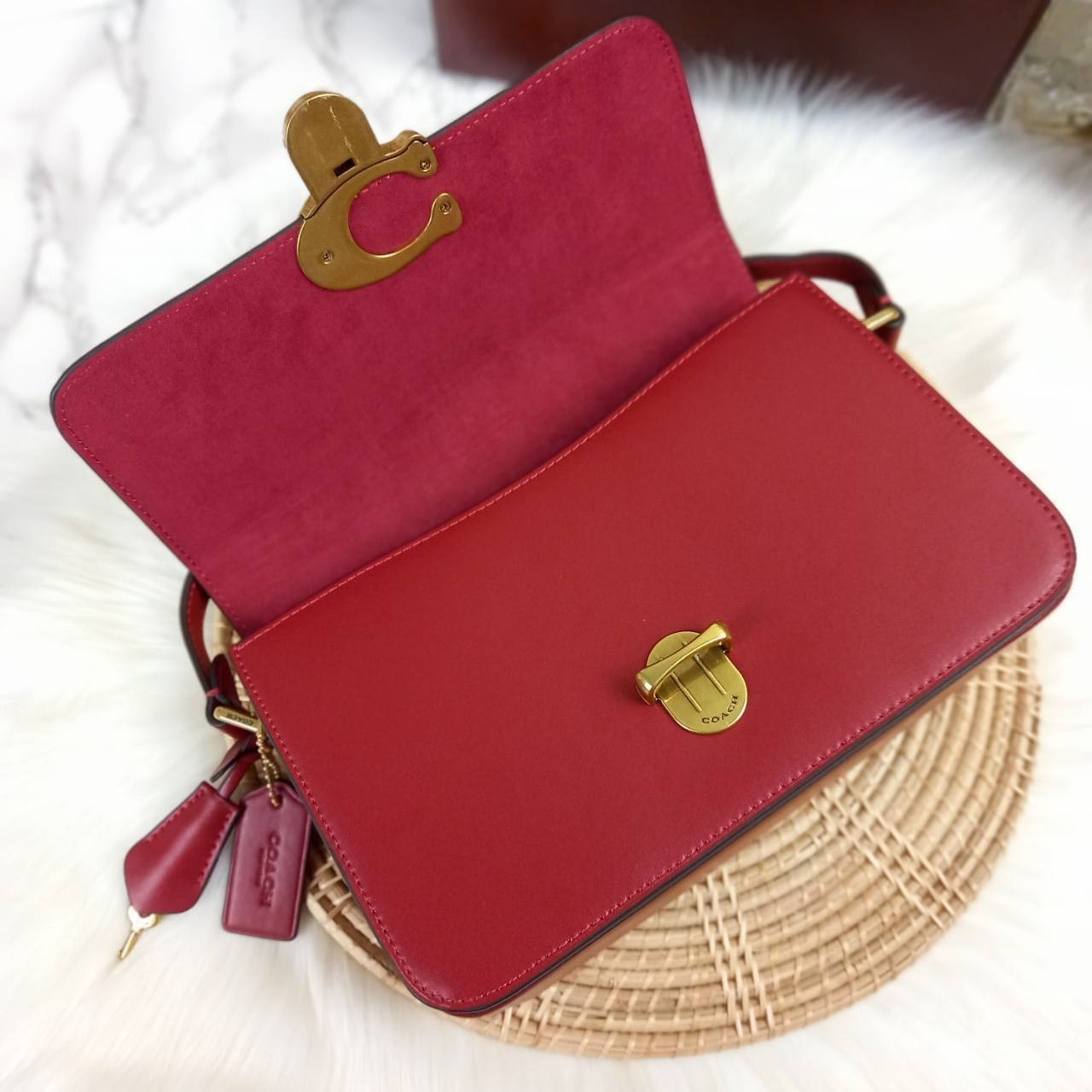 สวยละมุนตาละมุนใจม๊ากก!!🌺🌈 //>>COACH STUDIO GLOVETANNED LEATHER SHOULDER BAG (C6641)🌺ห้ามพลาดเด็ดขาด!! สวยละมุน เรียบหรู ดูแพงสุดๆ!! //กระเป๋าถือ กระเป๋าสะพาย ดีไซน์เนี้ยบ! เฉียบมาก!// วัสดุหนังแท้ หนังเรียบเต็มใบ อยู่ทรง สวย