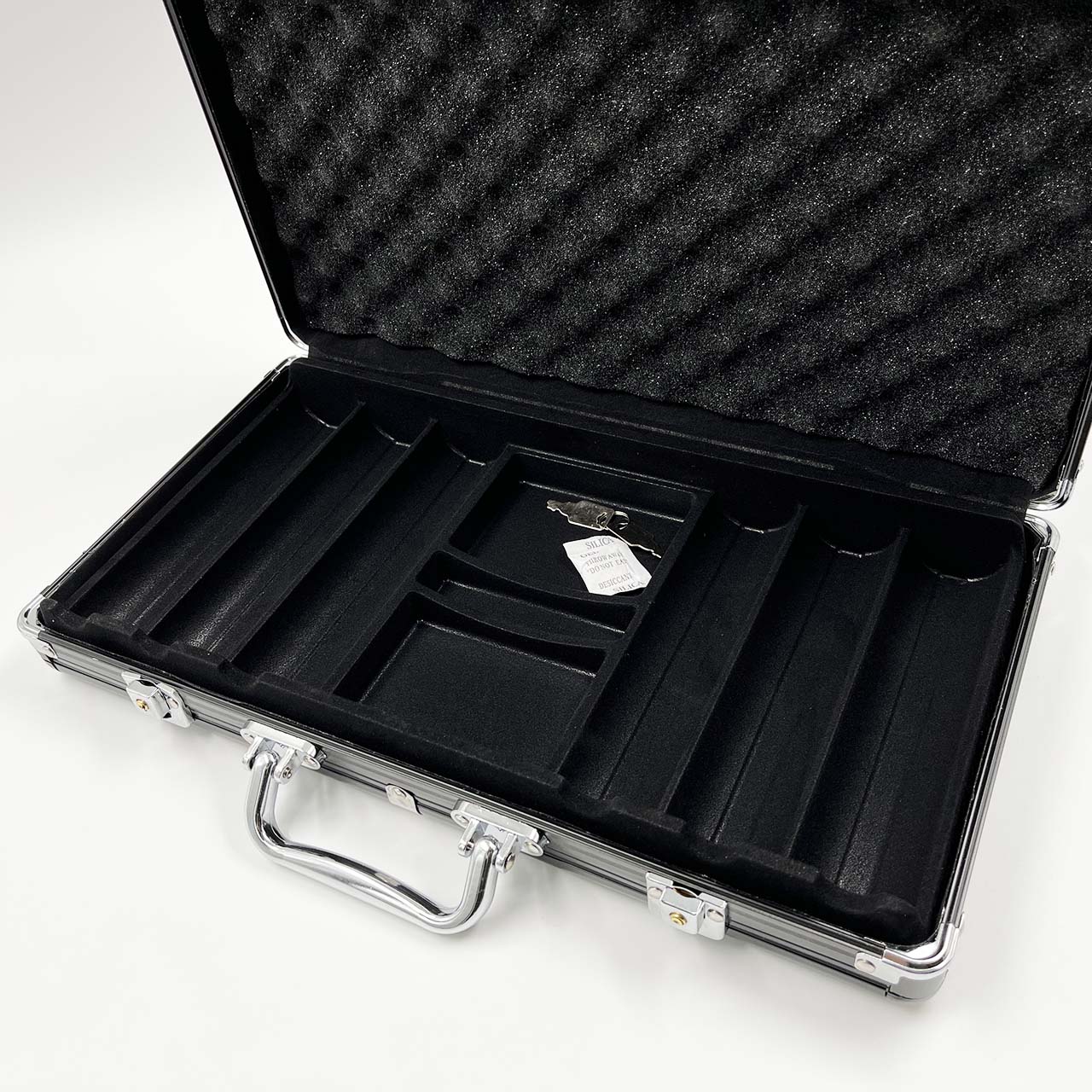 ชุดชิปโป๊กเกอร์เกรดพรีเมี่ยม พร้อมกระเป๋าใส่ชิปสีดำขนาดบรรจุ 300ชิป